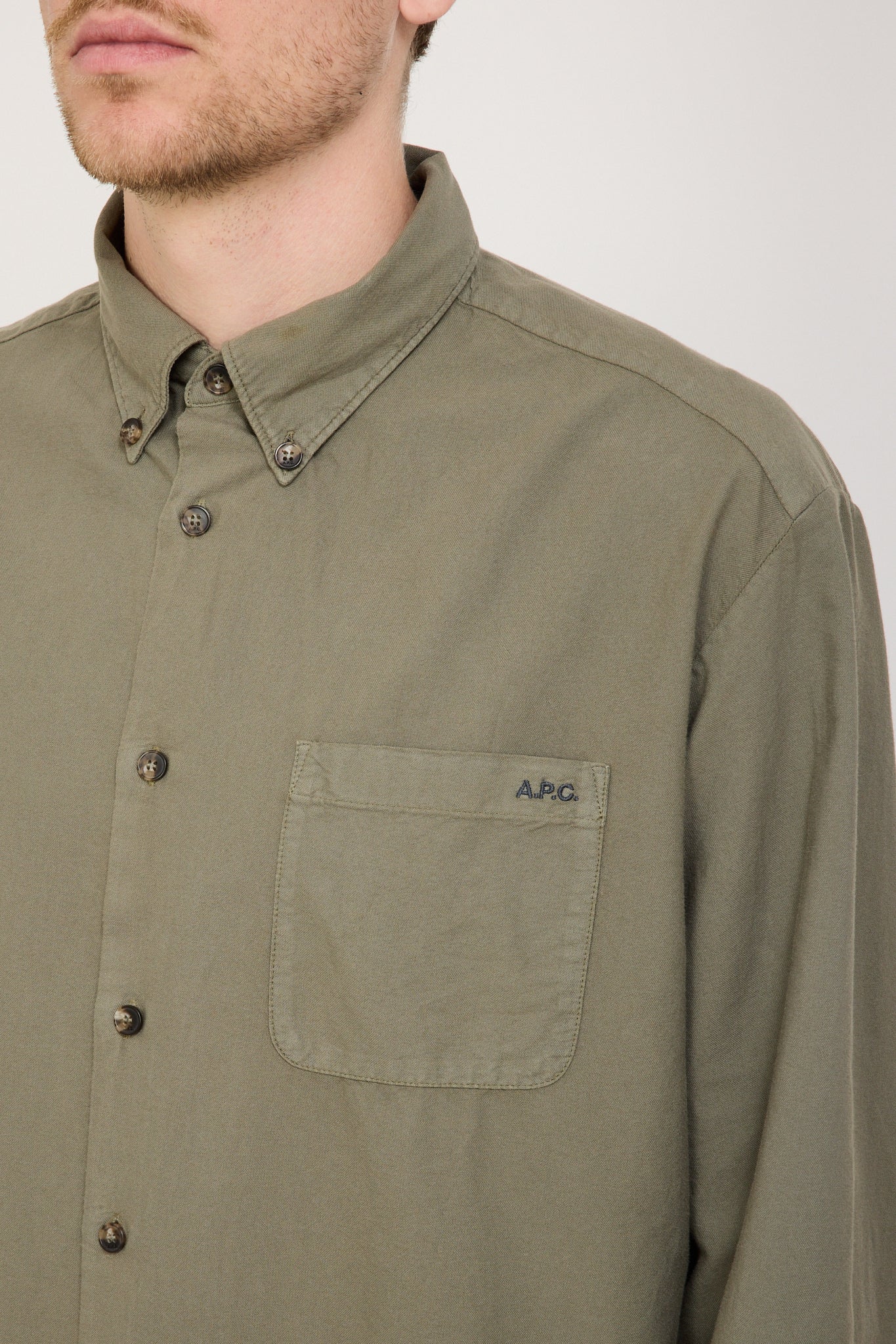 A.P.C. | Mateo Shirt Logo Khaki | Maplestore