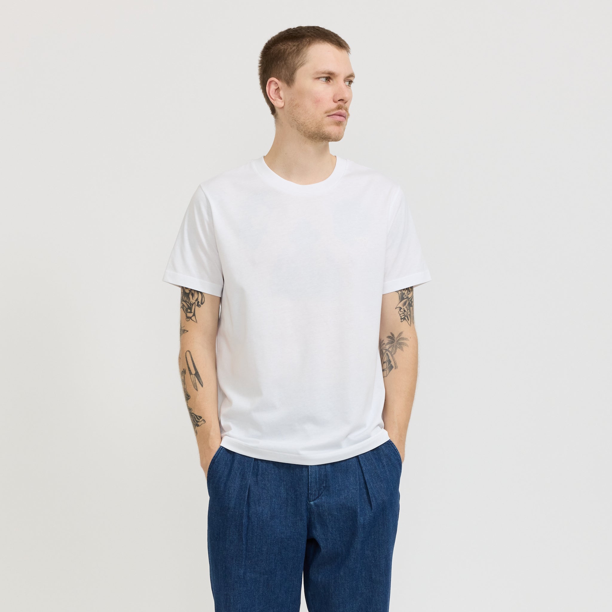【関税込み】A.P.C. ホワイト Standard A.P.C. Brodee Tシャツ A.P.C. Standard APC Brodee T-Shirt White | Maplestore