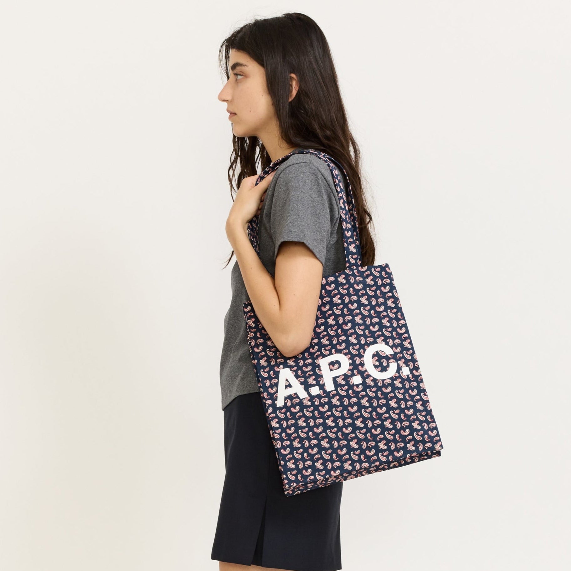 ☆韓国の人気☆【A.P.C.】☆LOU TOTE BA.G☆バッグ☆DARK BLUE☆ ☆韓国の人気☆【A.P.C.】☆LOU TOTE BA.G☆バッグ☆DARK BLUE