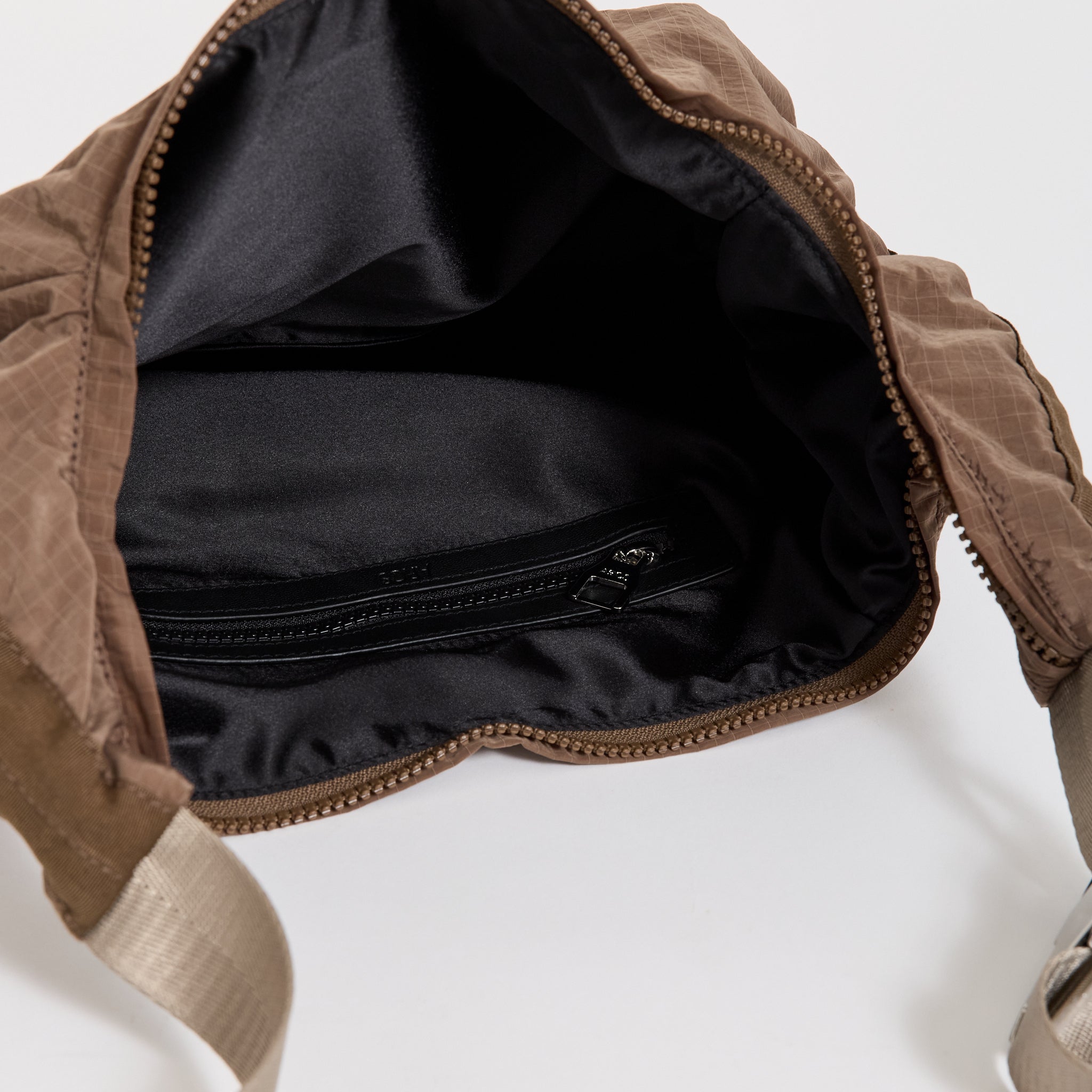 ARCS | Little Hey Sling Bag Cub | Maplestore