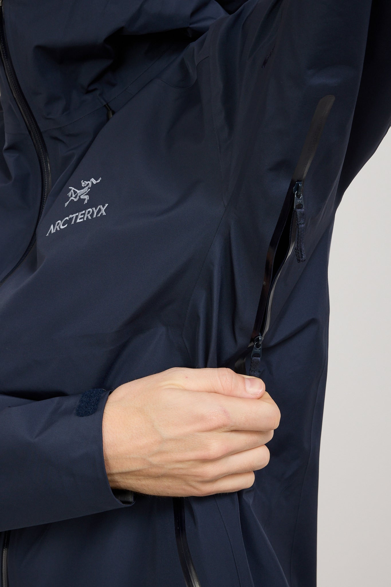 Arcteryx | Beta LT Jacket Black Sapphire | Maplestore