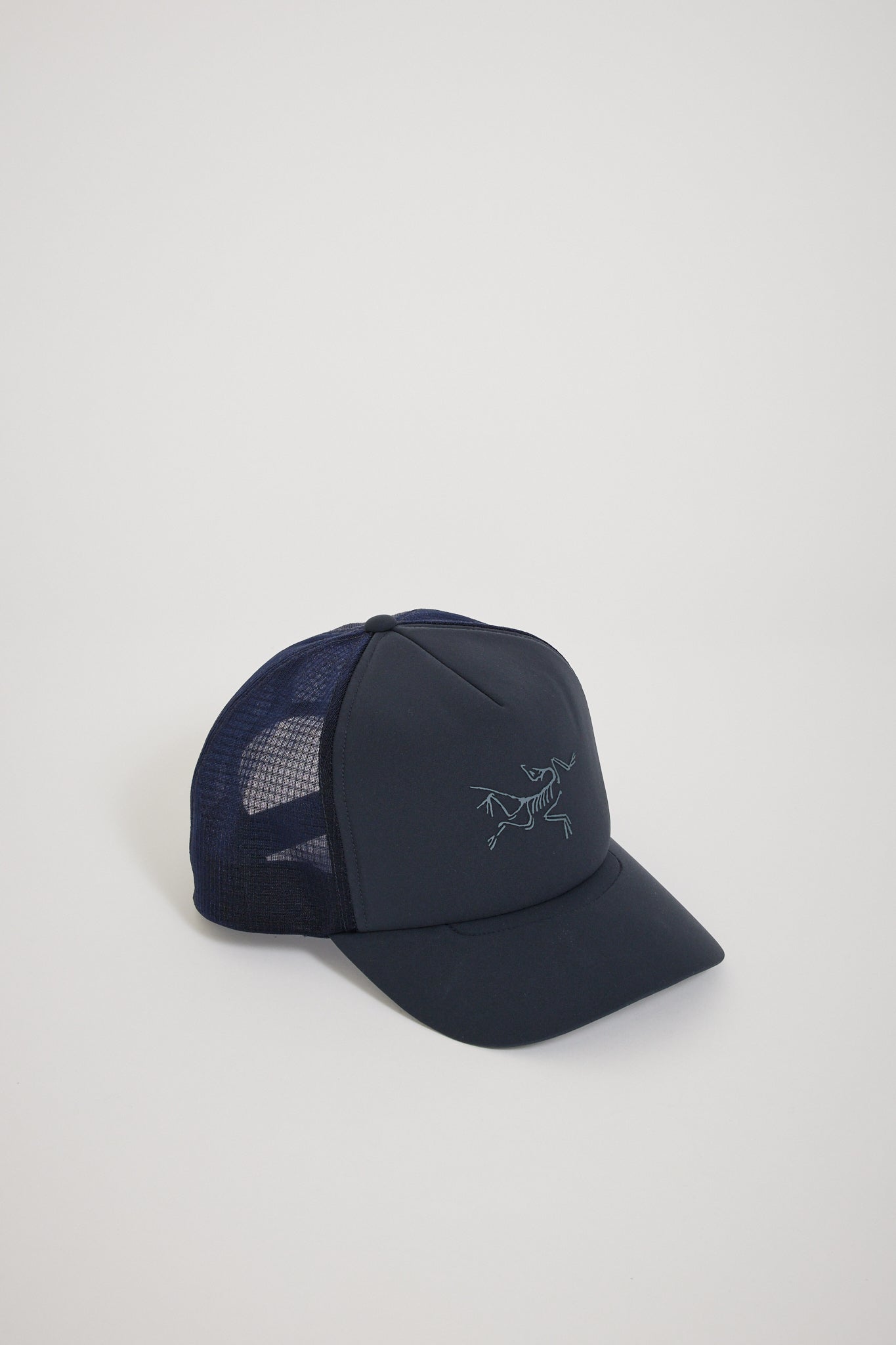 Arcteryx | Bird Trucker Curved Black Sapphire | Maplestore