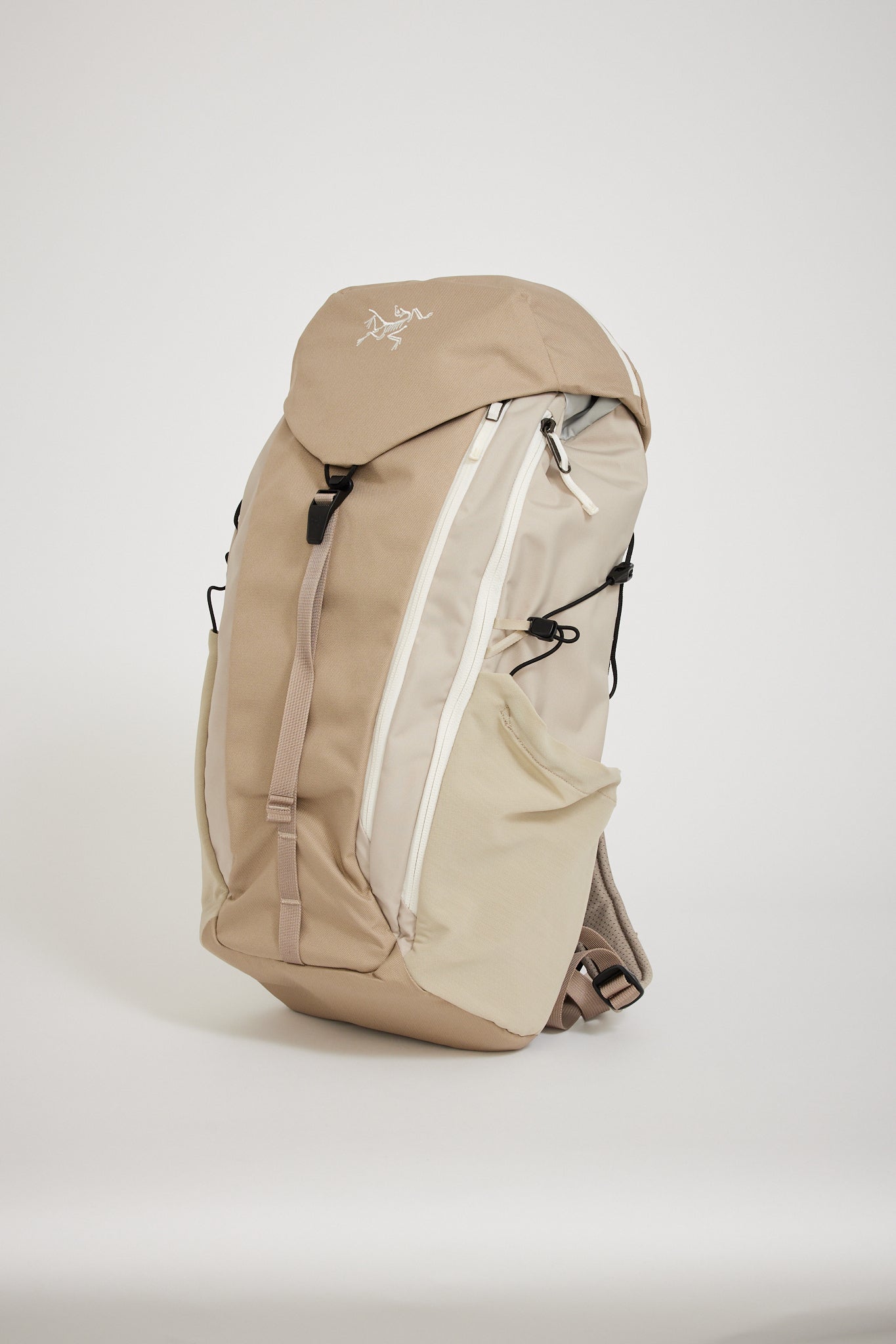 Arcteryx | Mantis 20 Backpack Smoke Bluff | Maplestore