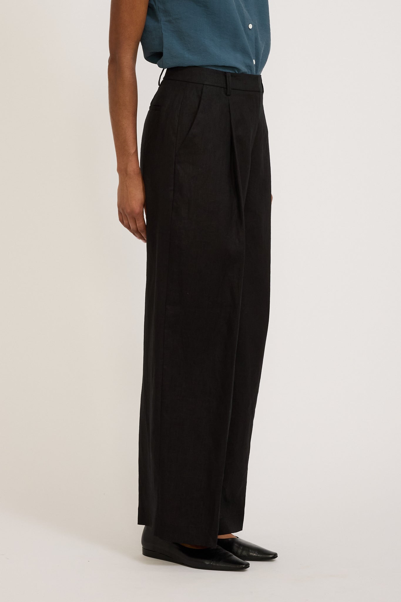 Assembly Label | Aria Linen Pant Black | Maplestore