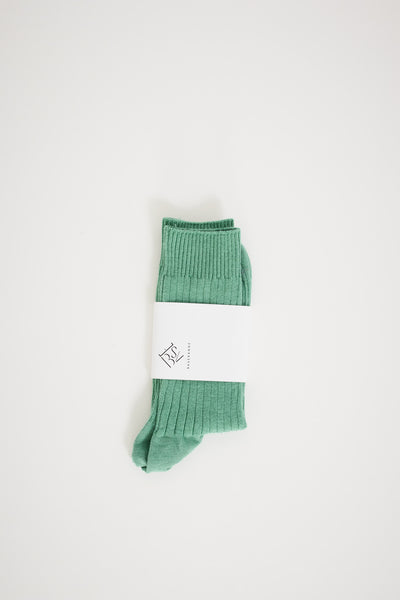 Baserange | Rib Overankle Socks Pim Green | Maplestore