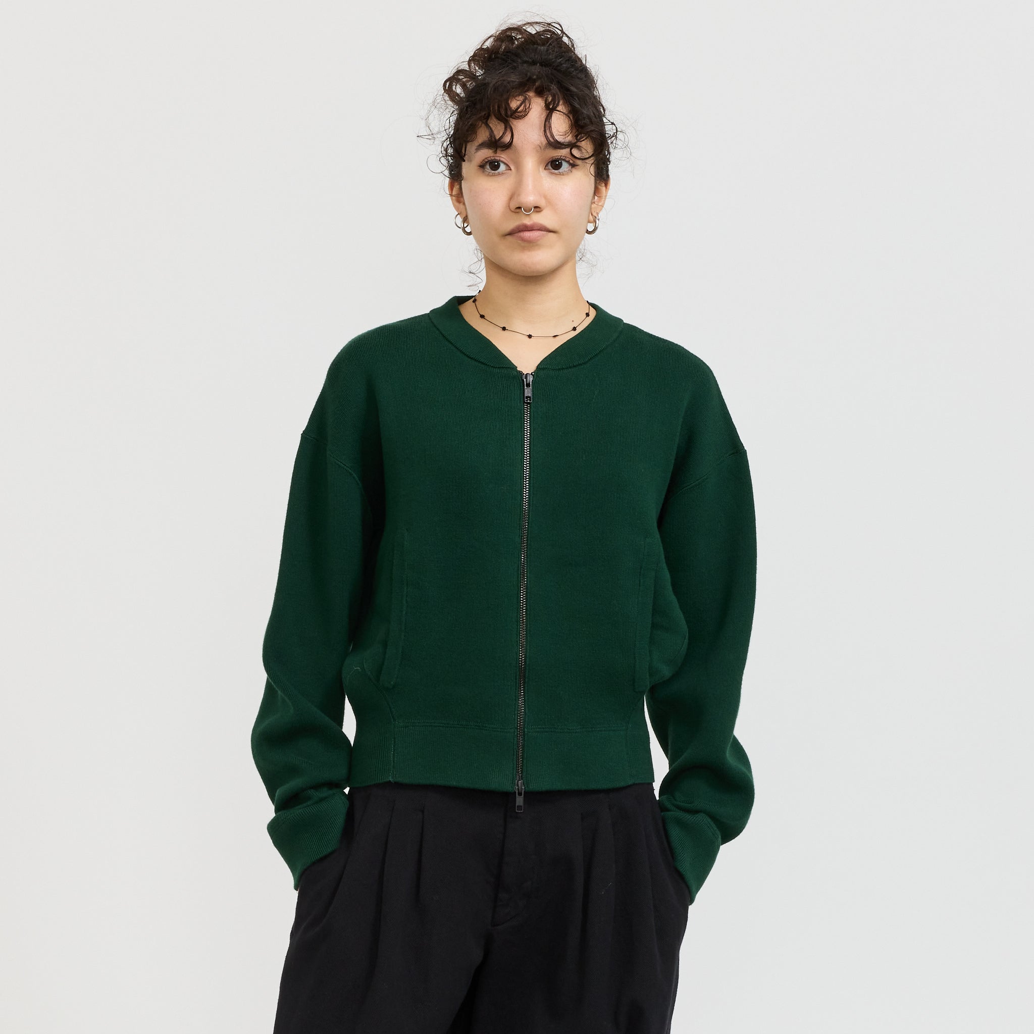 オリーブグリーン フルジップニット Bassike Cropped Knitted Zip Through Dark Green | Maplestore