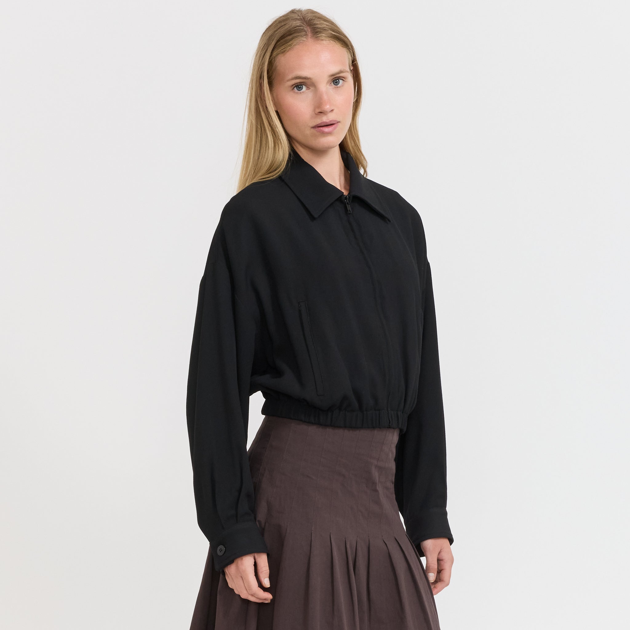 Bassike | Cropped Twill Jacket Black | Maplestore
