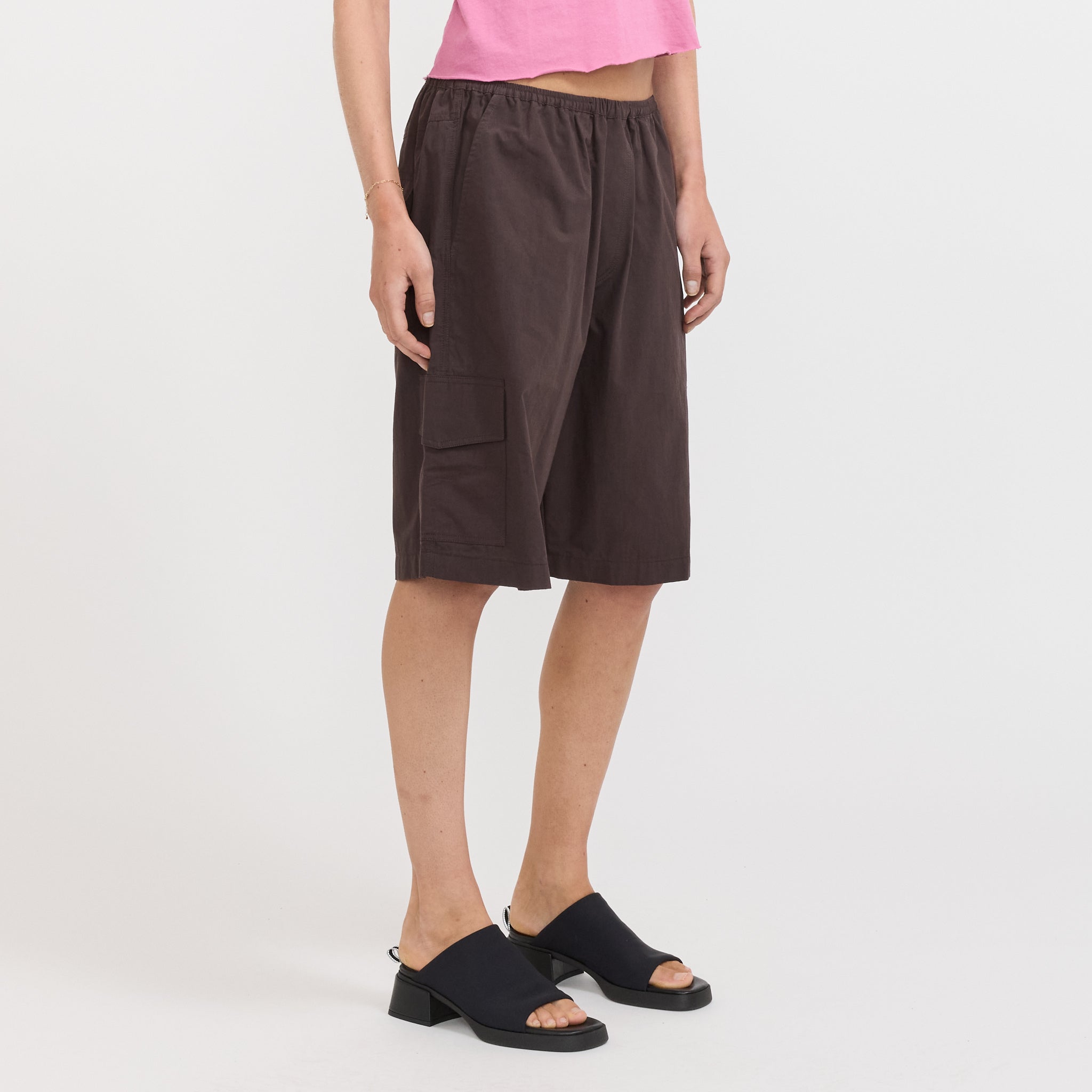 Bassike | Crushed Cotton Cargo Short Chocolate | Maplestore