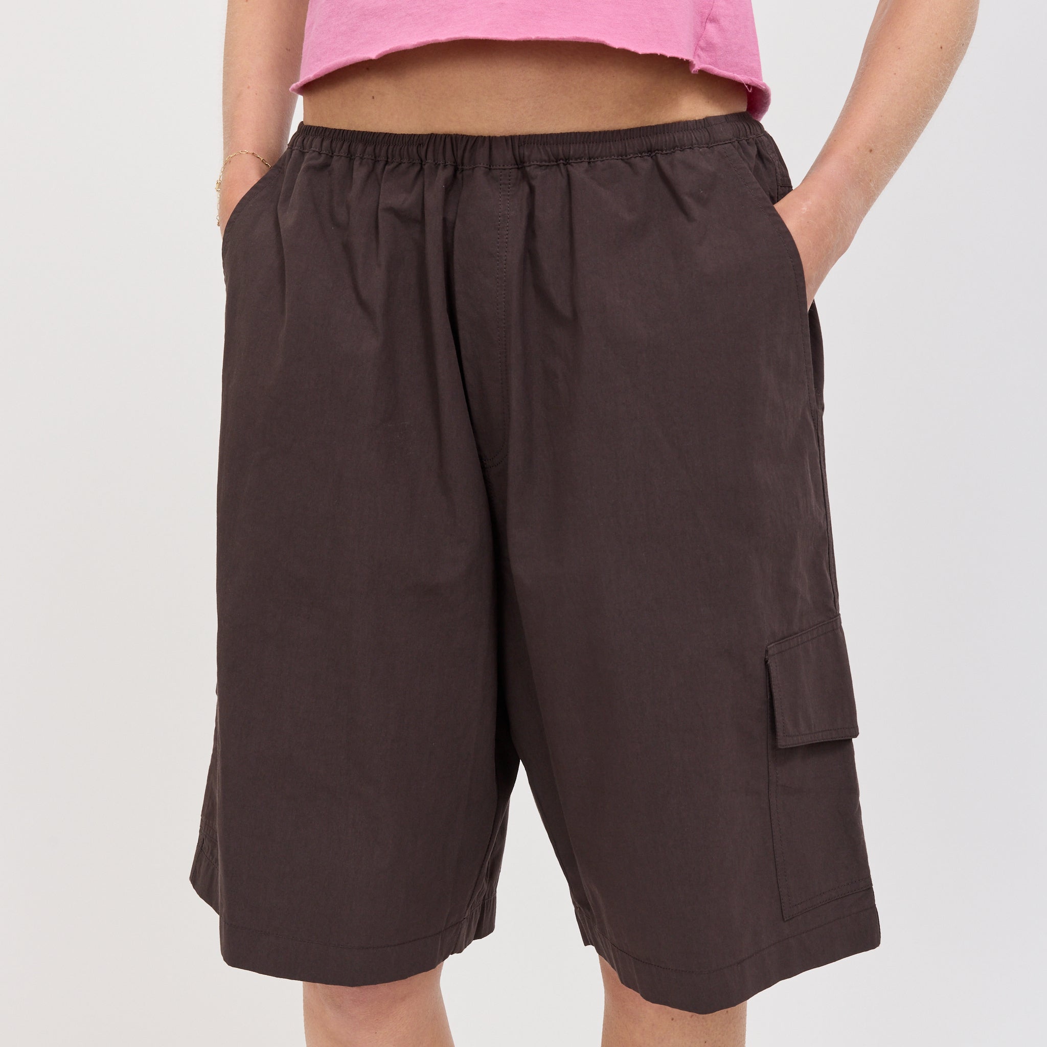 Bassike | Crushed Cotton Cargo Short Chocolate | Maplestore