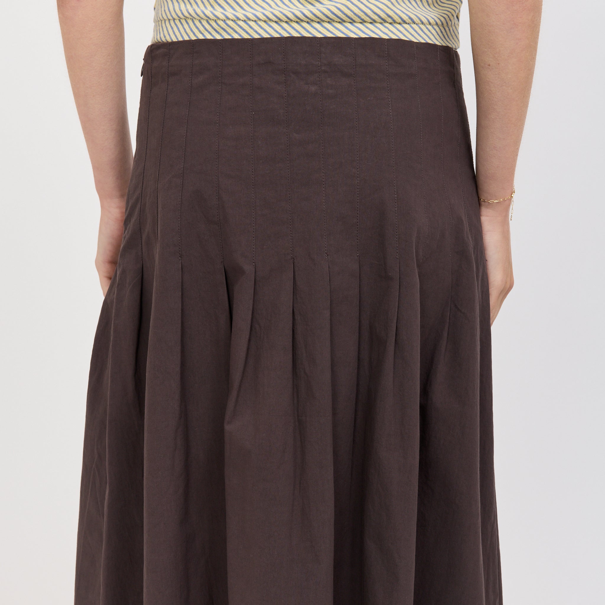 Bassike | Crushed Cotton Pleated Skirt Chocolate | Maplestore