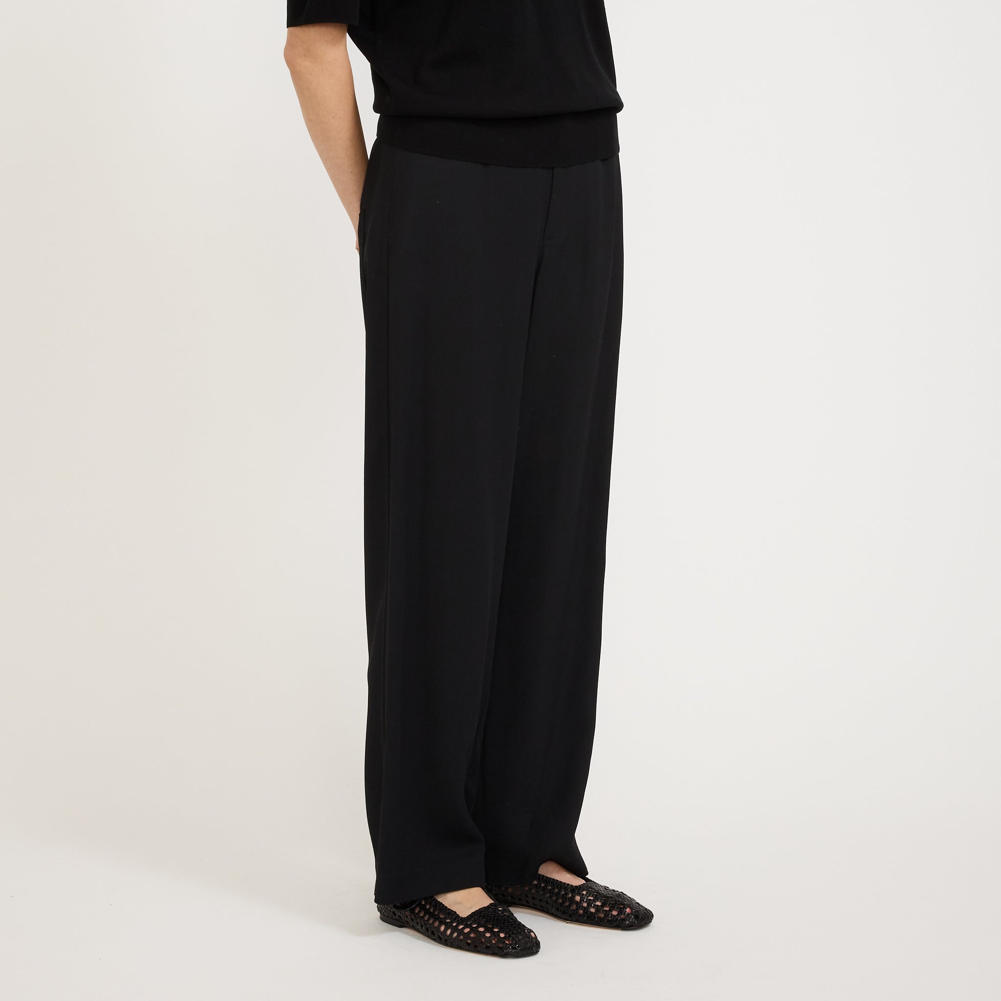 Bassike | Viscose Twill Straight Pant Black | Maplestore