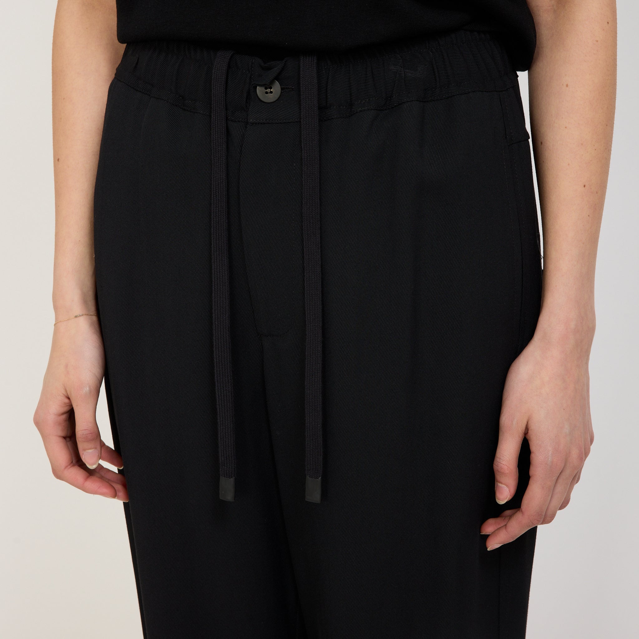 Bassike | Viscose Twill Straight Pant Black | Maplestore
