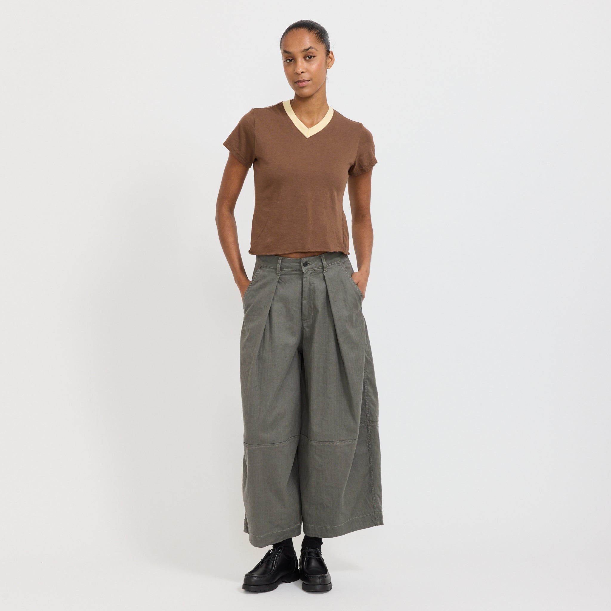 Contrast V-Neck Raw Edge Baby T-Shirt Brown/Lemon Glaze