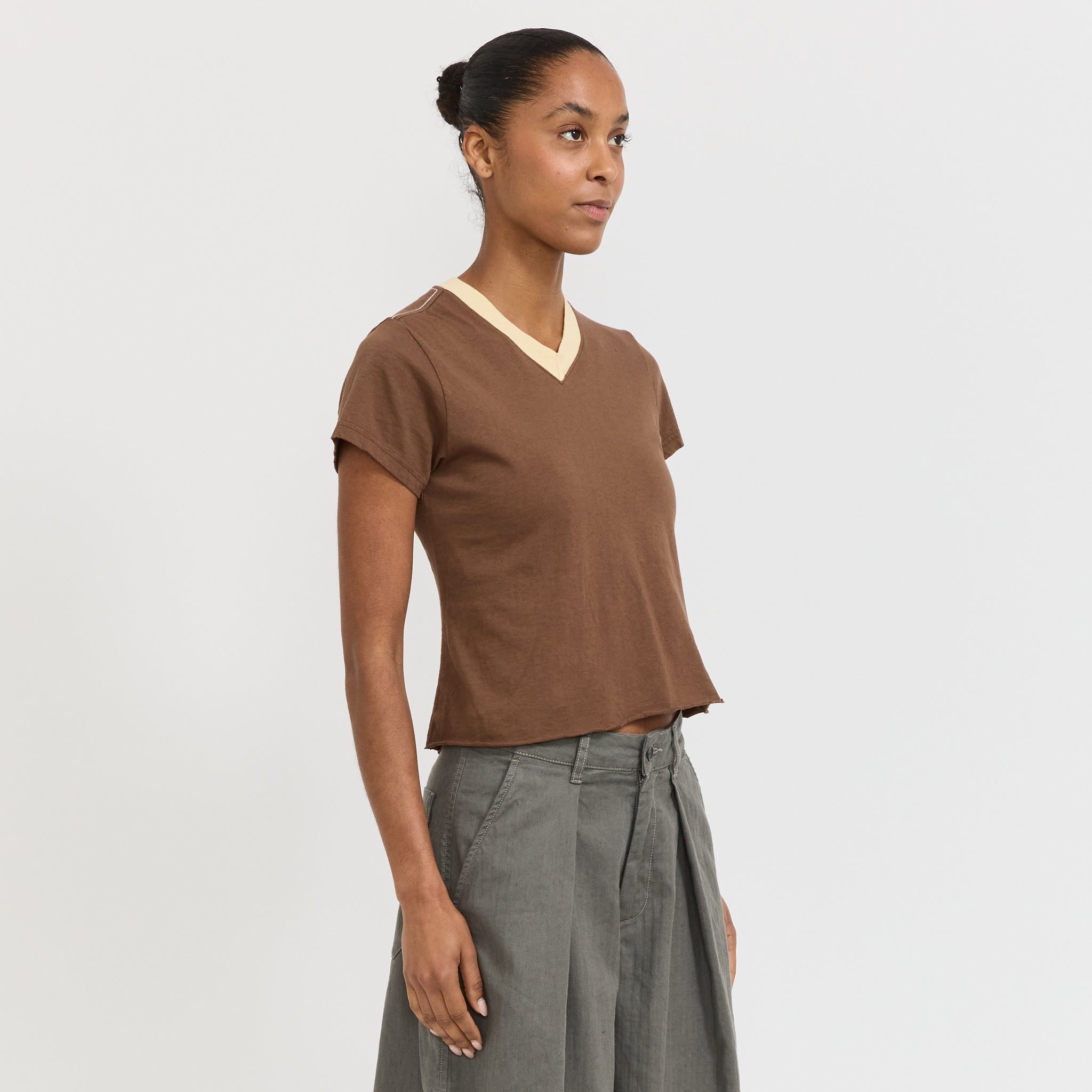 Contrast V-Neck Raw Edge Baby T-Shirt Brown/Lemon Glaze