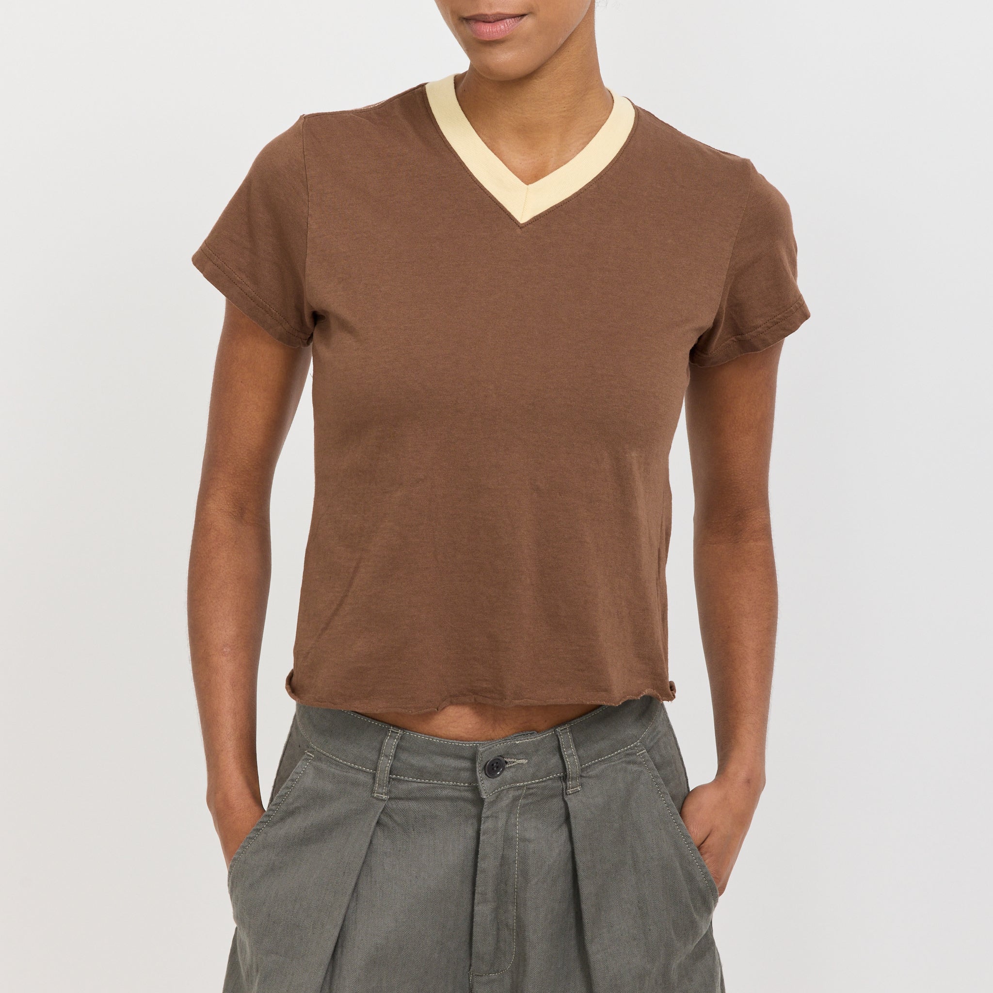 Contrast V-Neck Raw Edge Baby T-Shirt Brown/Lemon Glaze