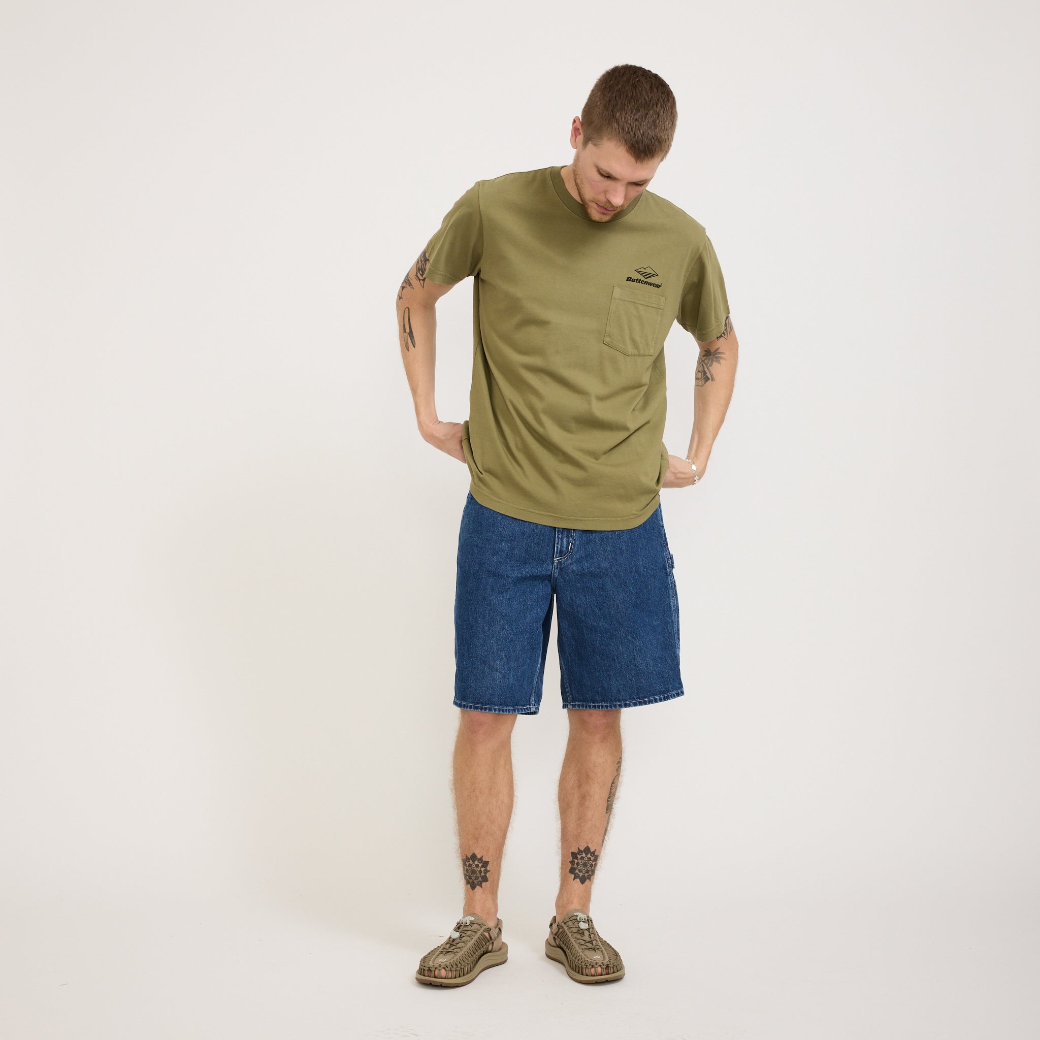Team S/S Pocket Tee Olive x Black