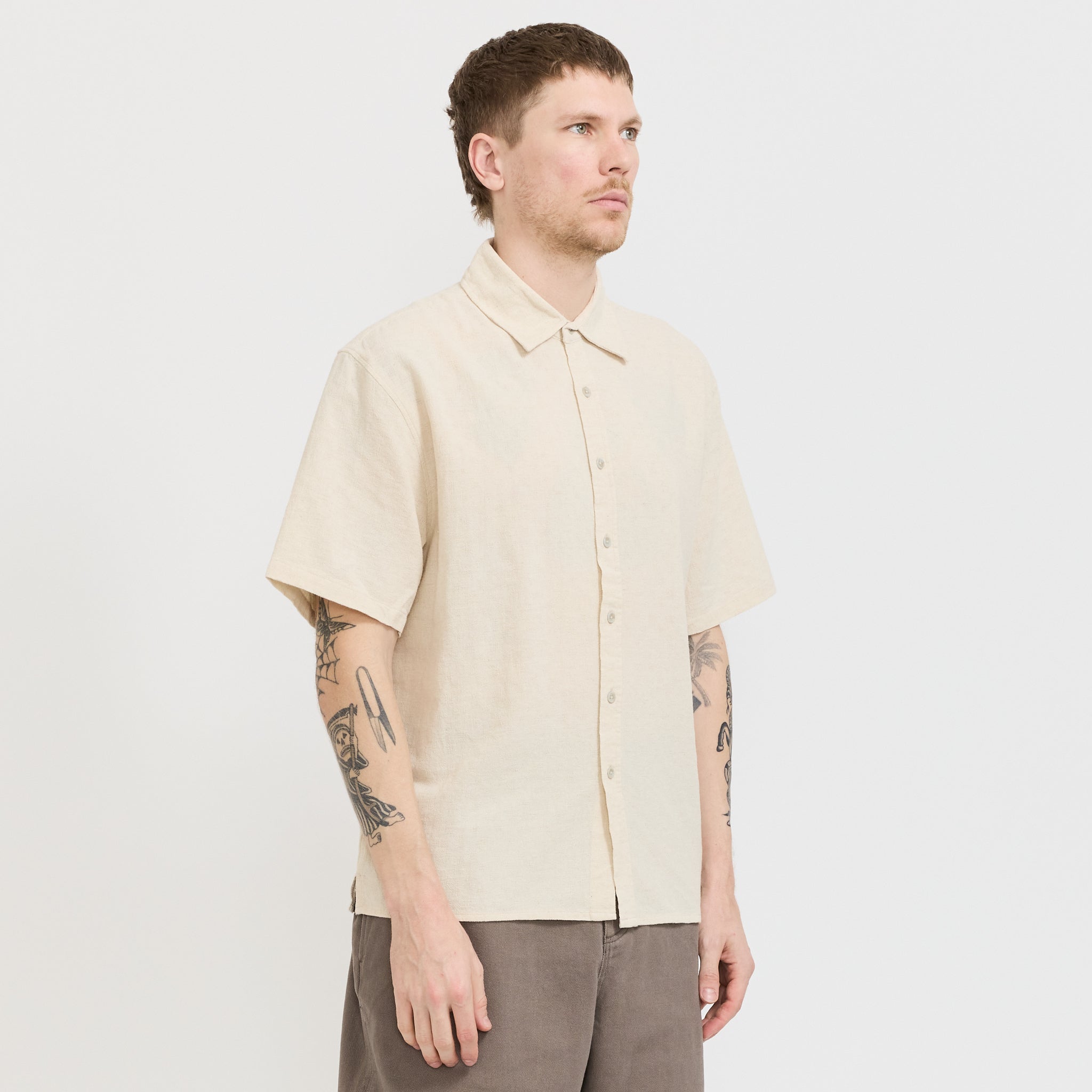 Beach Brains | Hold SS Shirt Off White | Maplestore