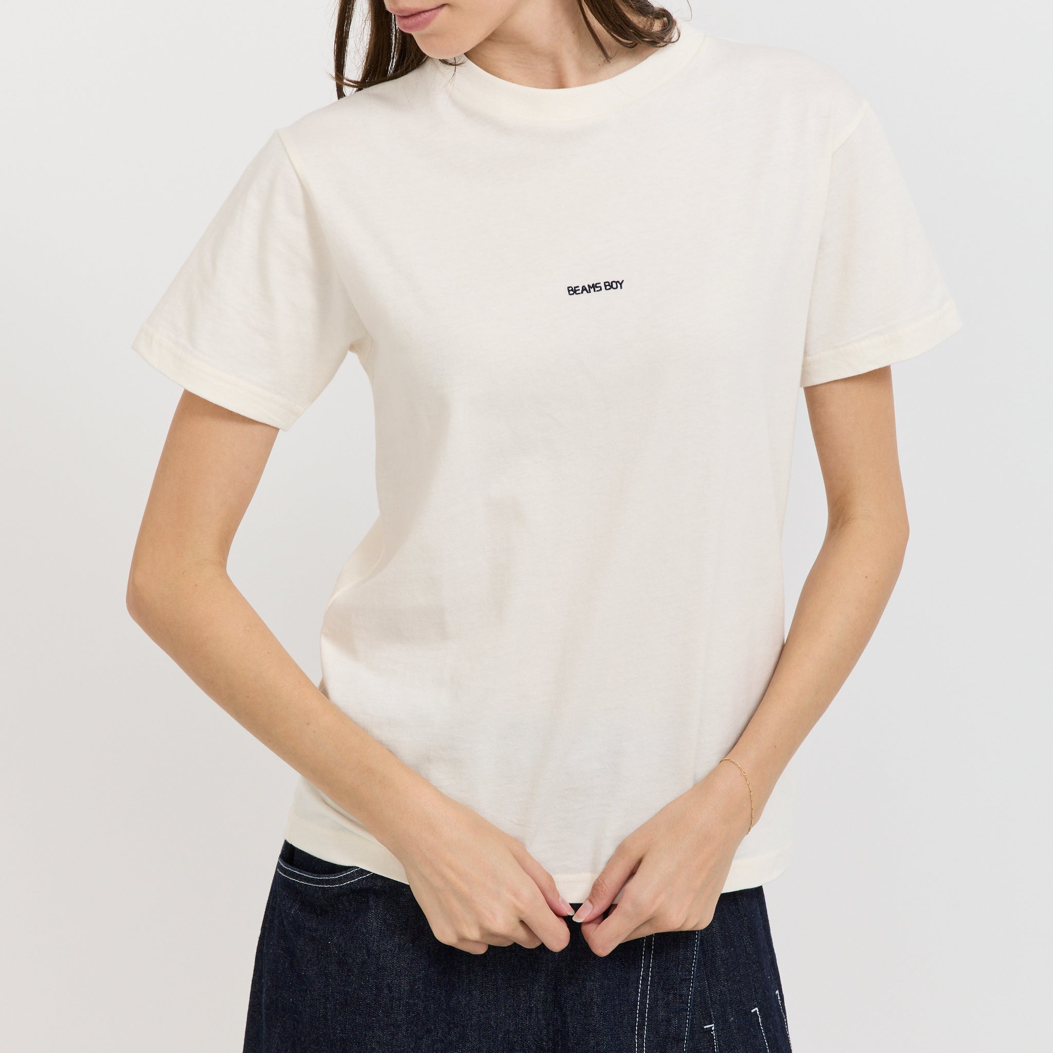 Beams Boy | BOY Embroidery Crew Neck T-Shirt Ivory | Maplestore