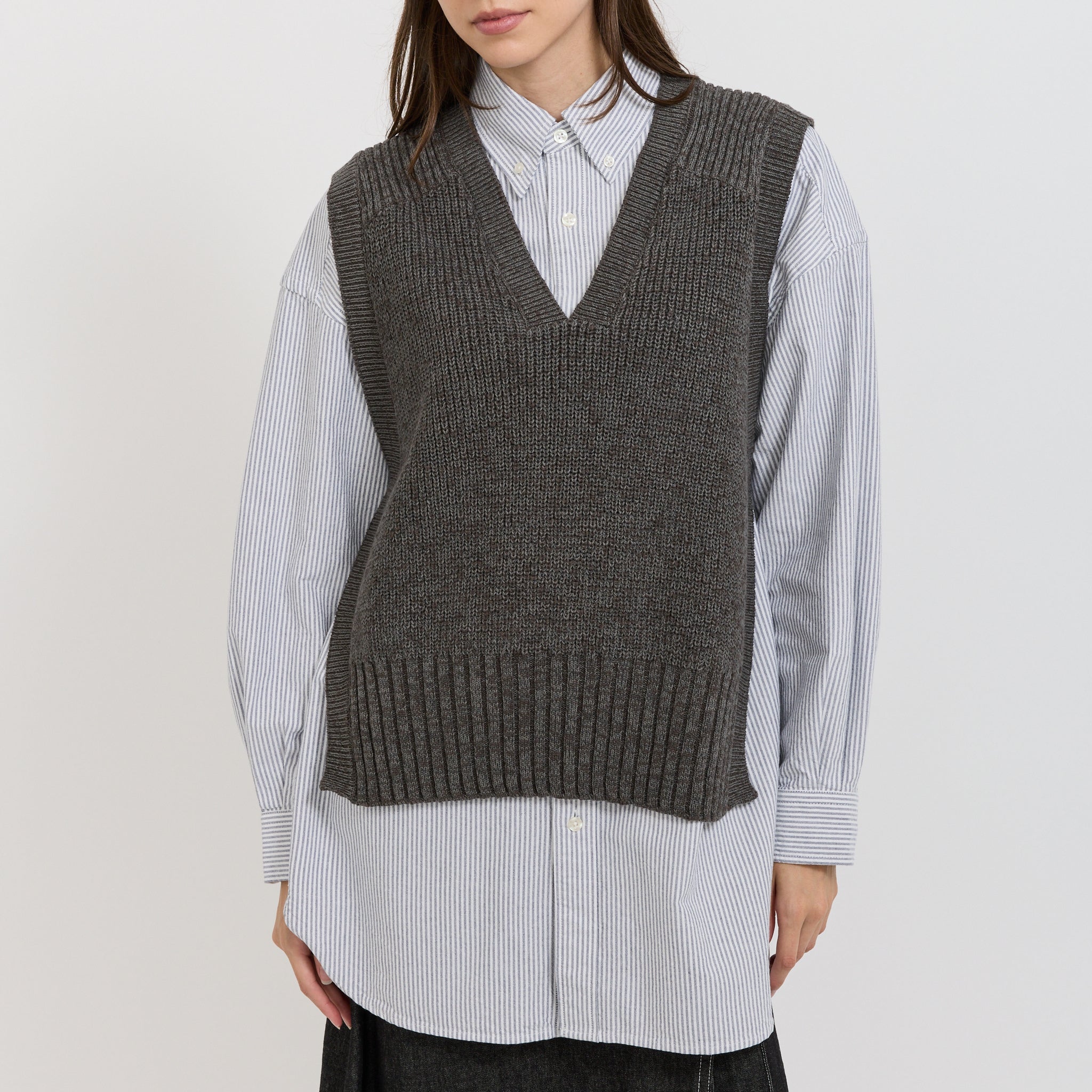 Beams Boy | Side Ribbon Red Cross Vest Charcoal | Maplestore