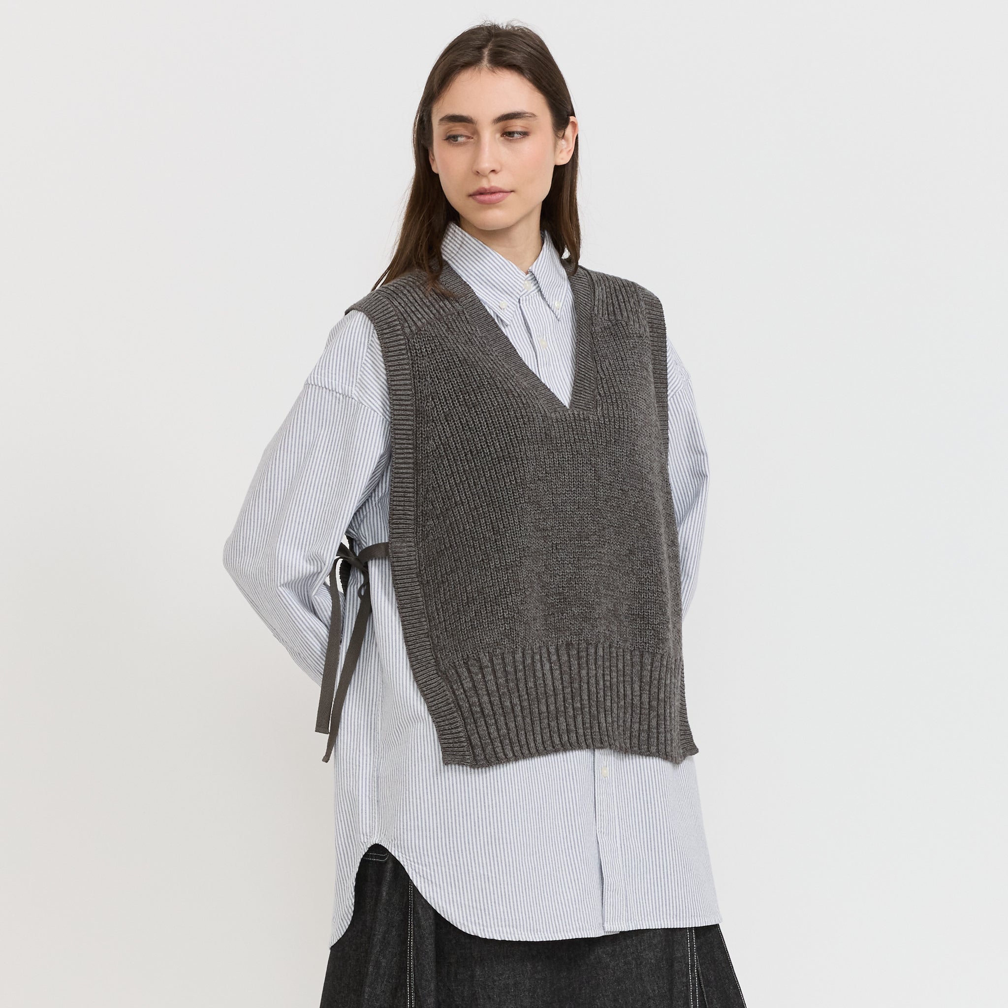 Beams Boy | Side Ribbon Red Cross Vest Charcoal | Maplestore