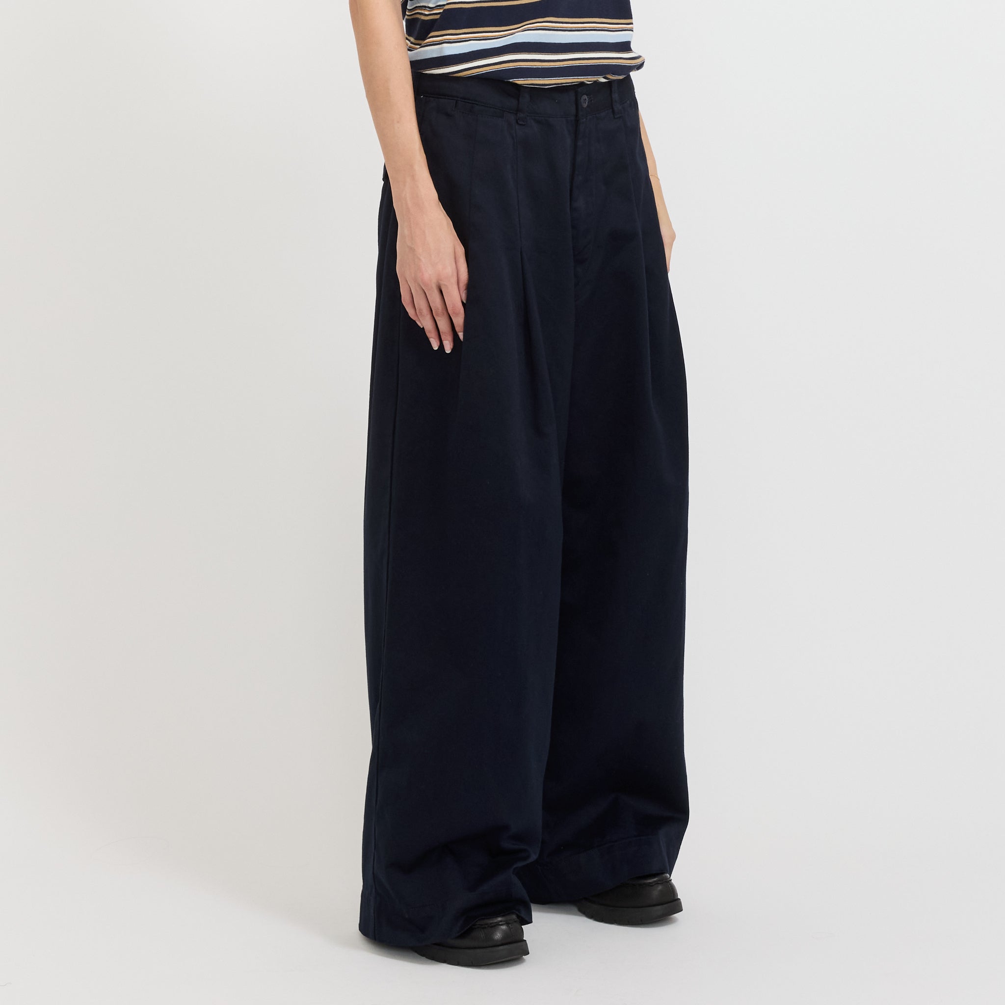 Beams Boy | Wide Tack Chino Pants Dark Navy | Maplestore