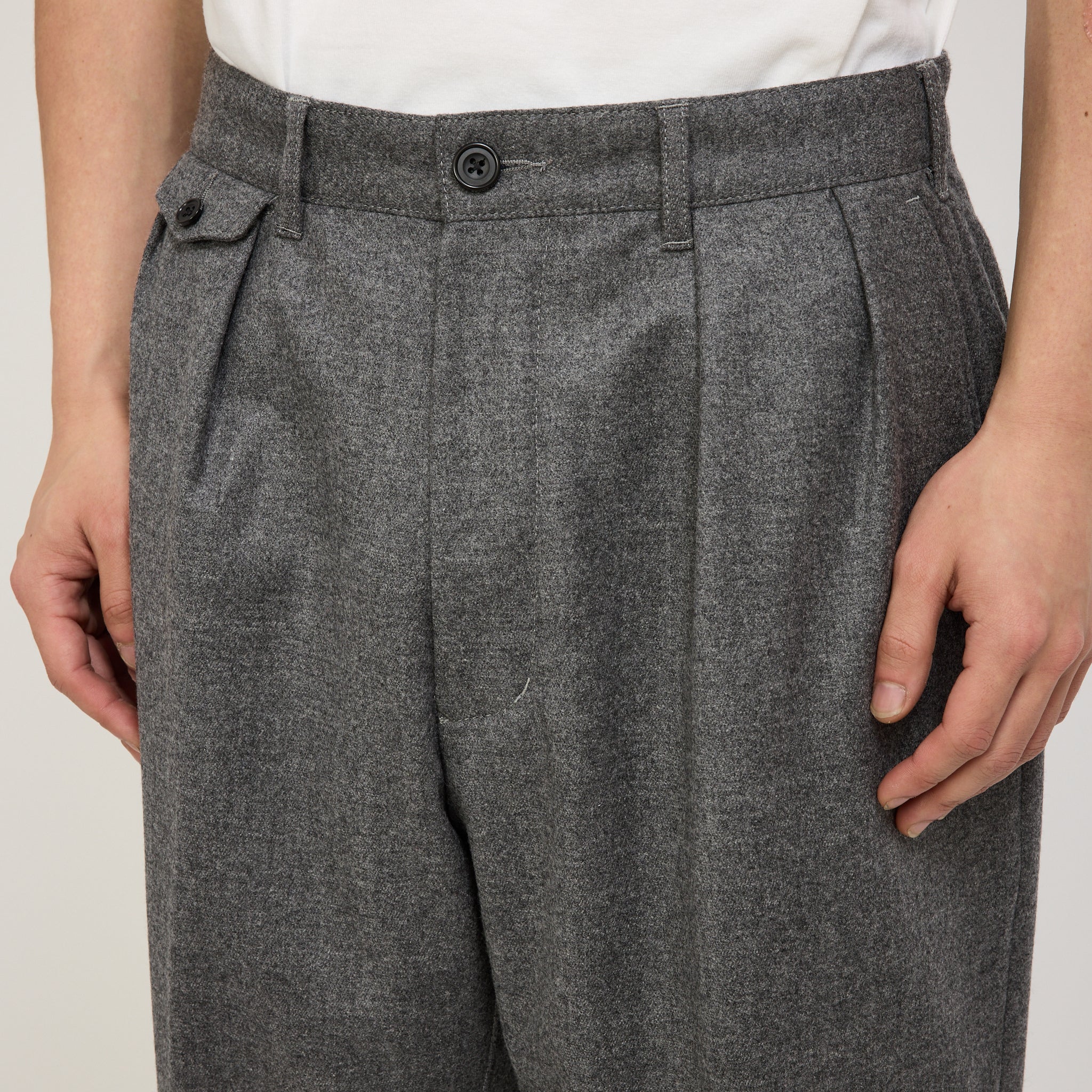 Beams Plus | 2 Pleats Tapered Flannel Pant Grey | Maplestore