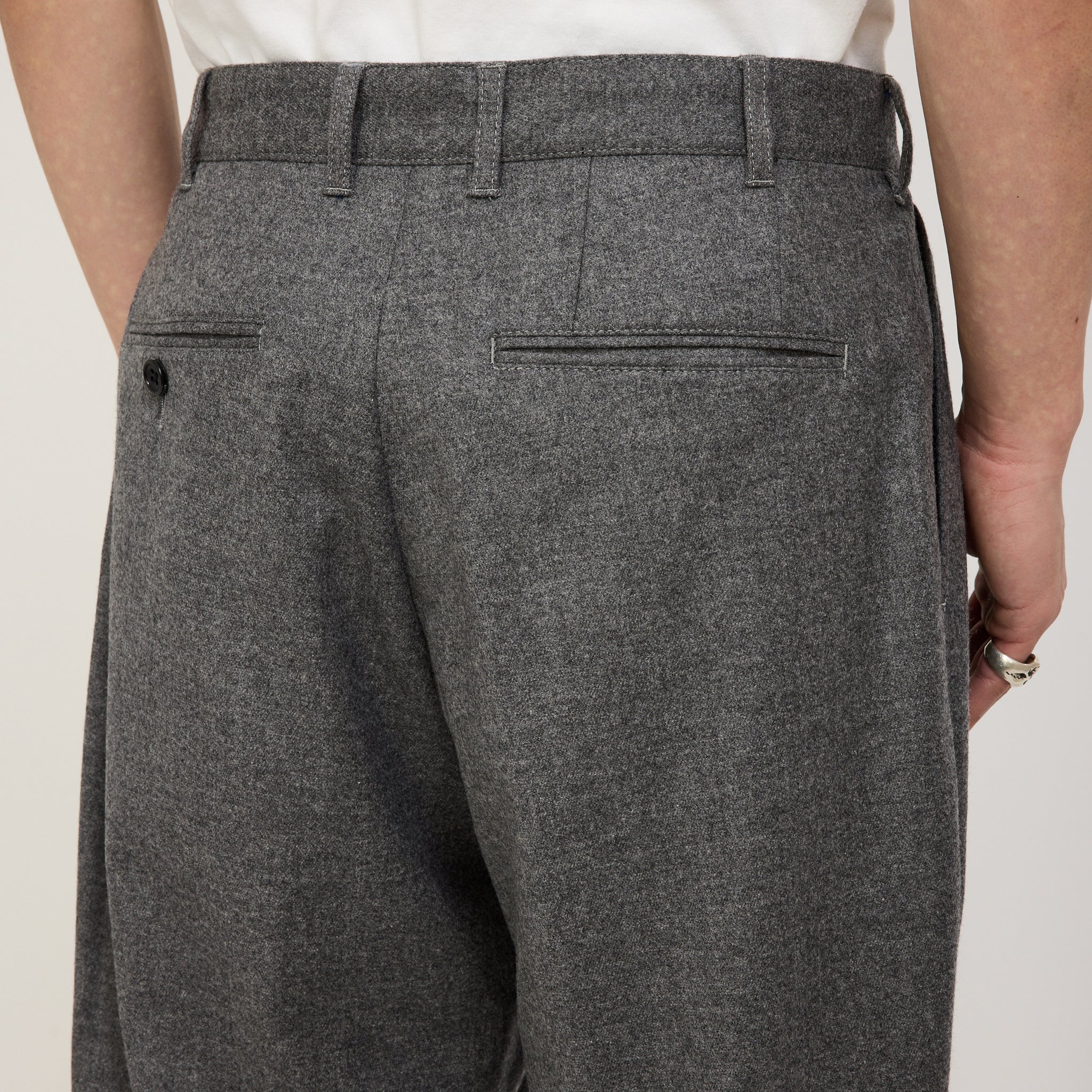 Beams Plus | 2 Pleats Tapered Flannel Pant Grey | Maplestore