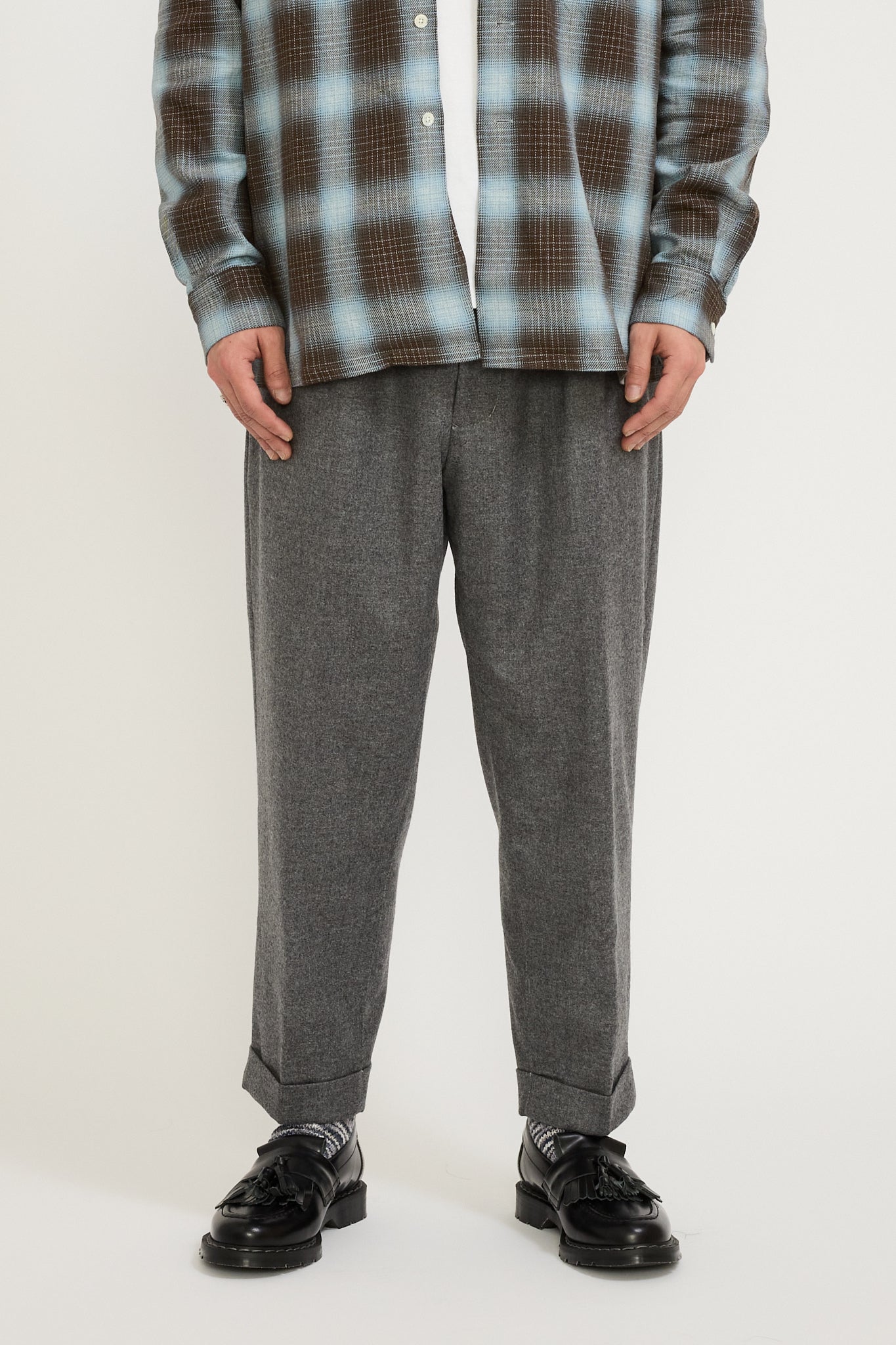 Beams Plus | 2 Pleats Tapered Flannel Pant Grey | Maplestore