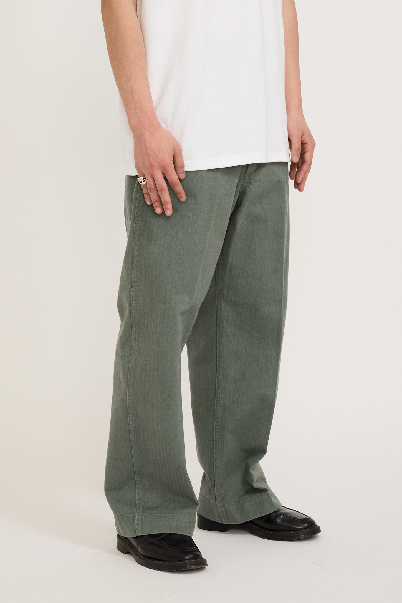 Beams Plus | MIL Trousers Herringbone Sage | Maplestore