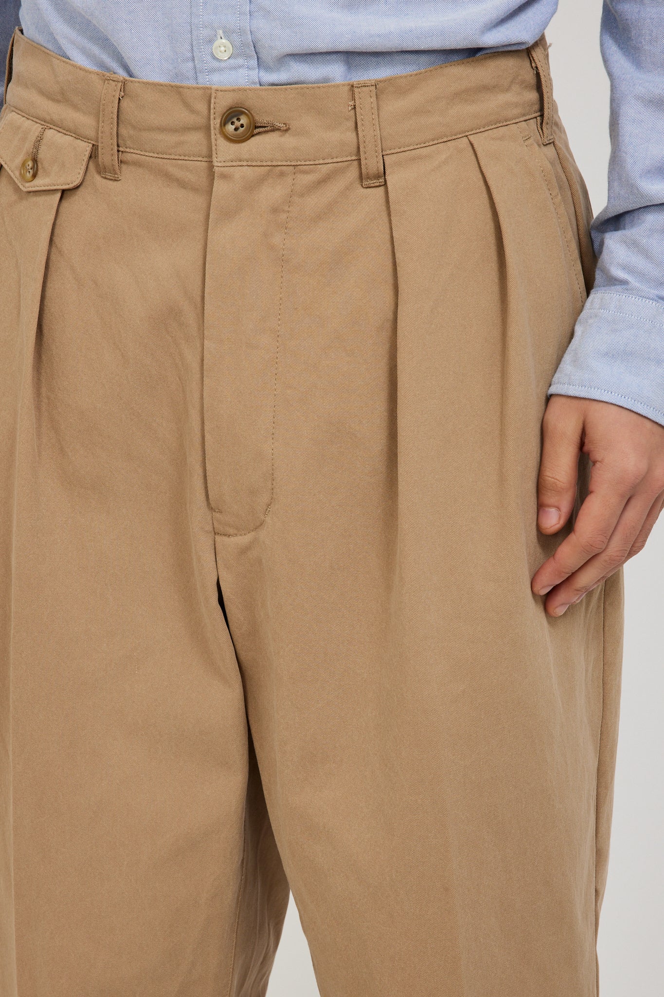 Beams Plus | 2 Pleats Trousers Twill Khaki | Maplestore