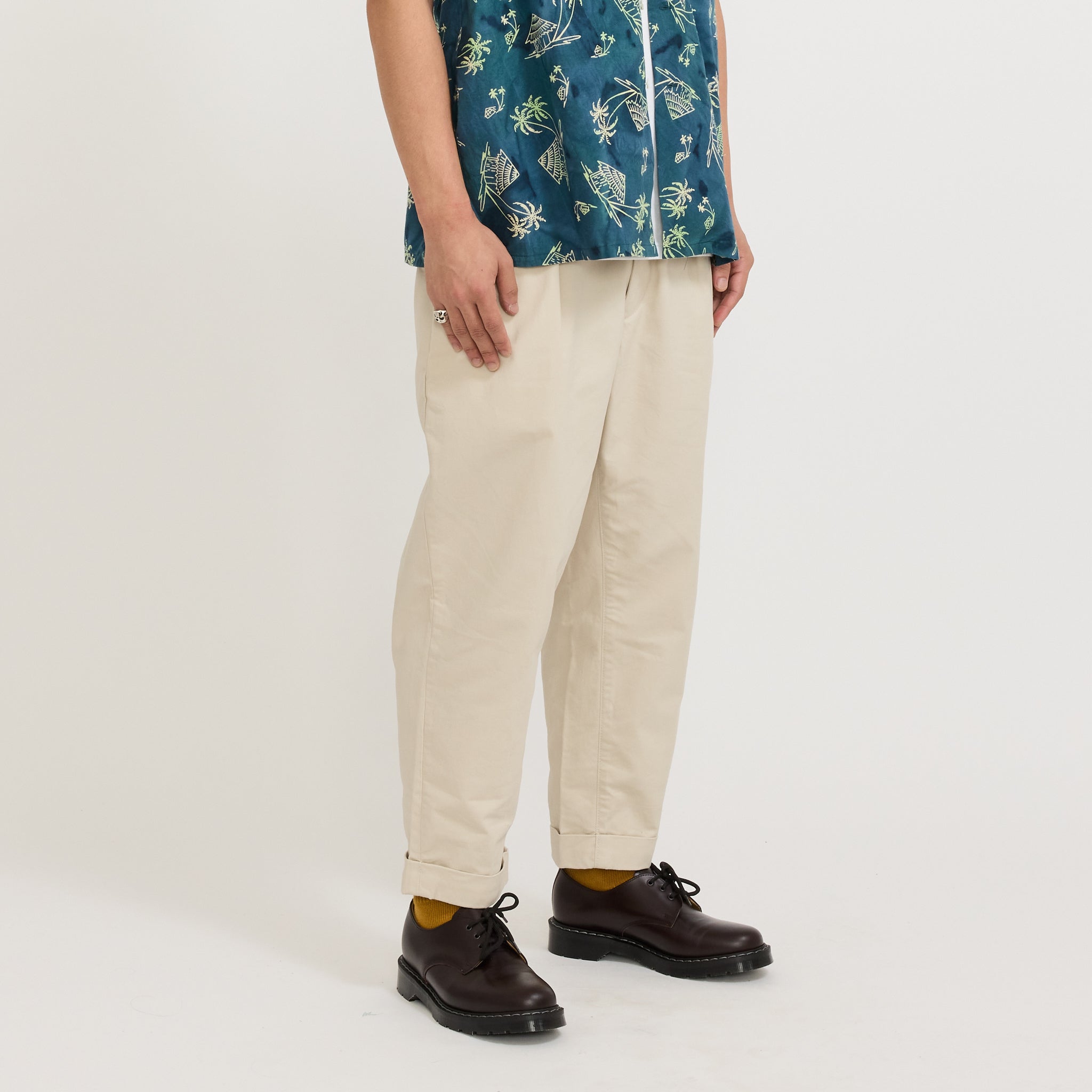 Beams Plus | 2 Pleats Twill Pant Cement | Maplestore