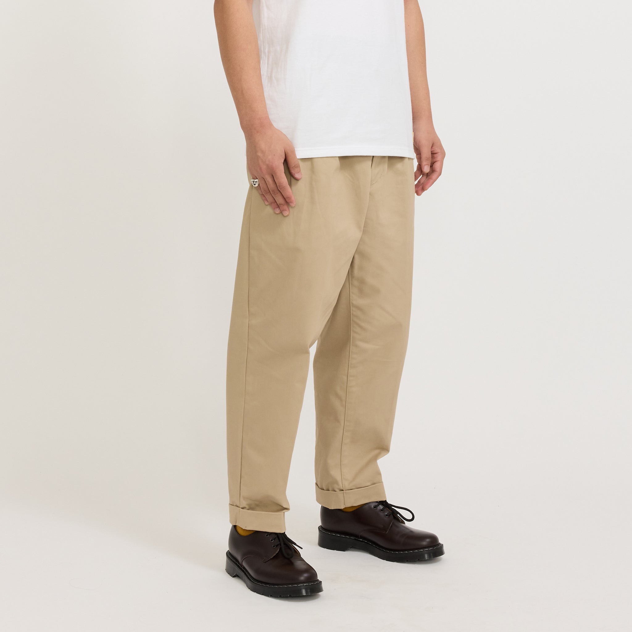 Beams Plus | 2 Pleats Twill Pant Khaki | Maplestore