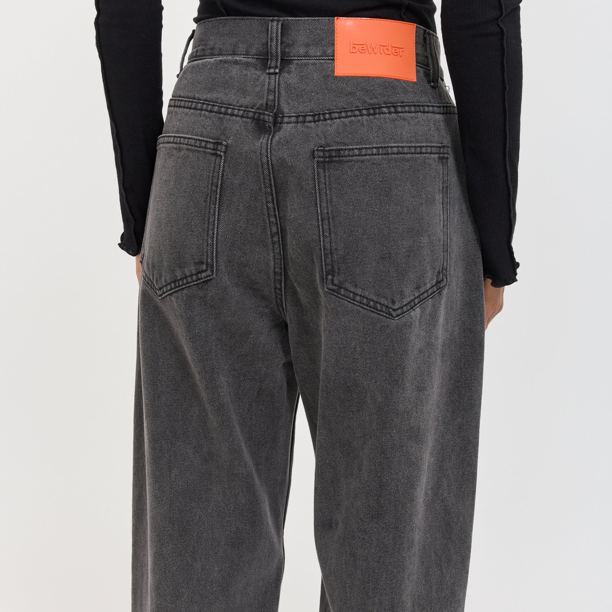 BeWider | Super Loose Dark Grey with Front Cut | Maplestore