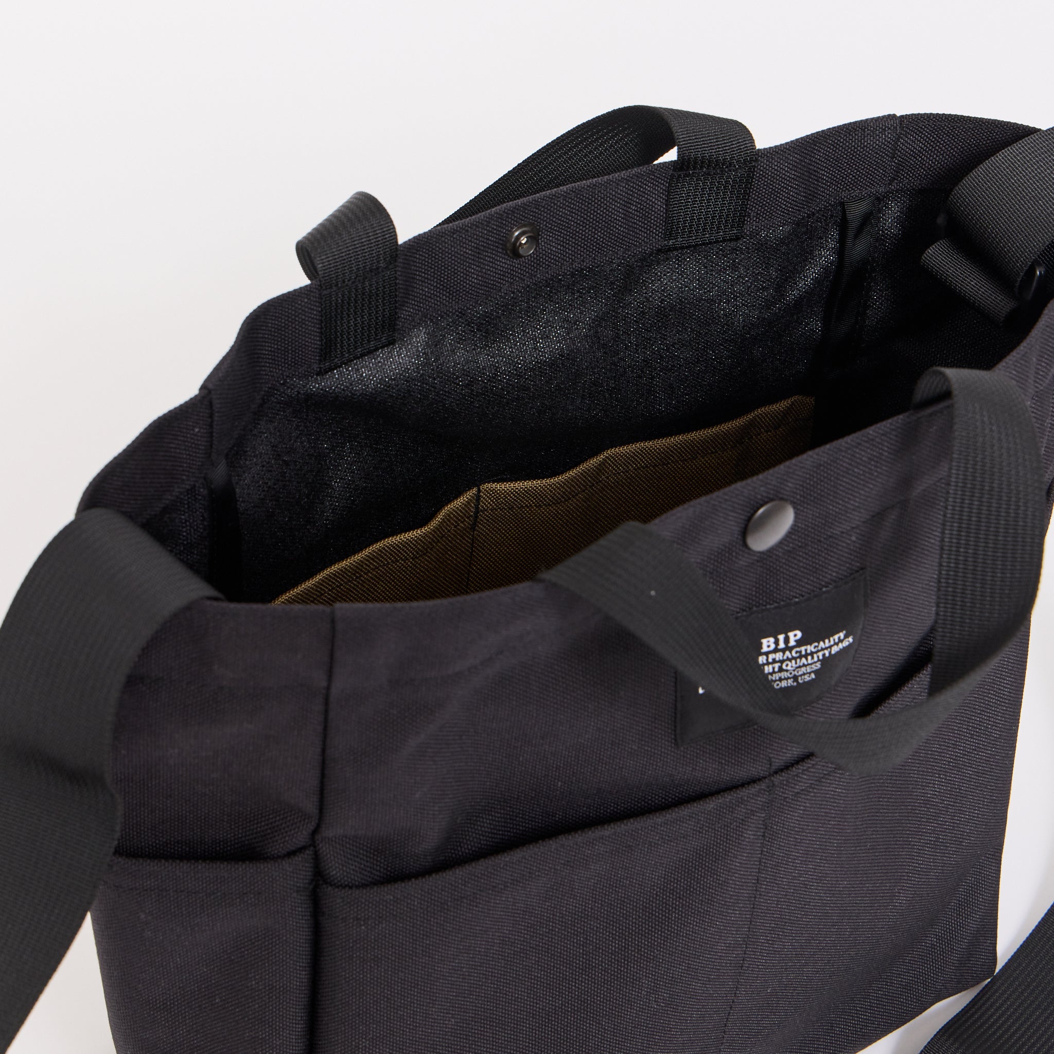 Bags In Progress | Multi-Pocket Bag Medium Black | Maplestore