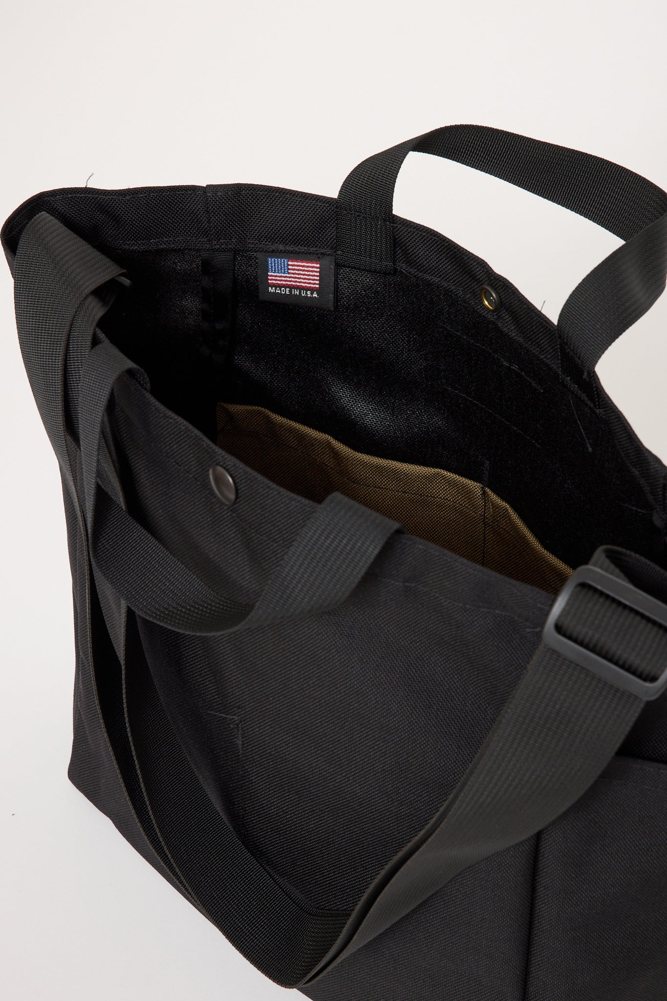 Bags In Progress | Multi-Pocket Bag Medium Black | Maplestore