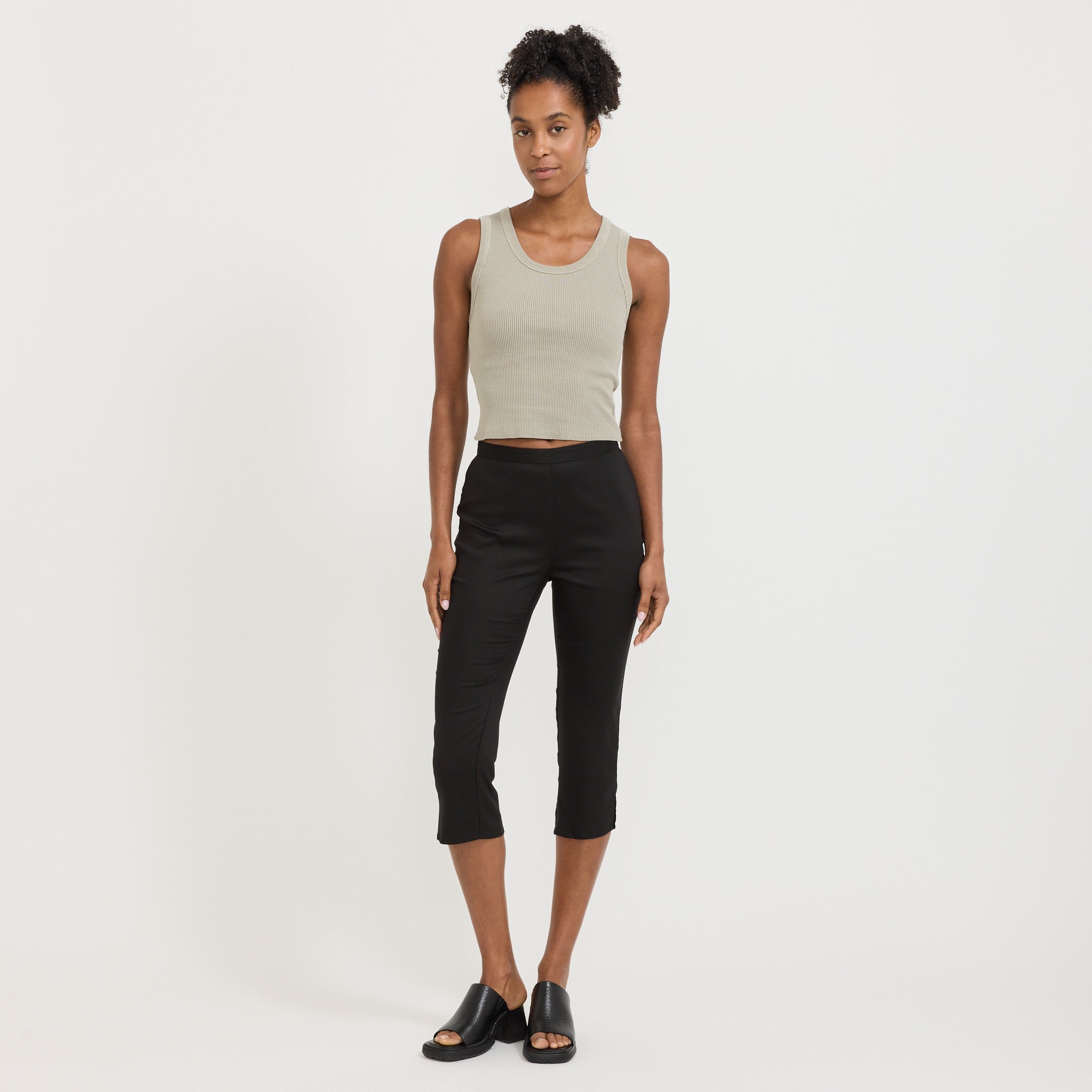 Anouk Capris Black