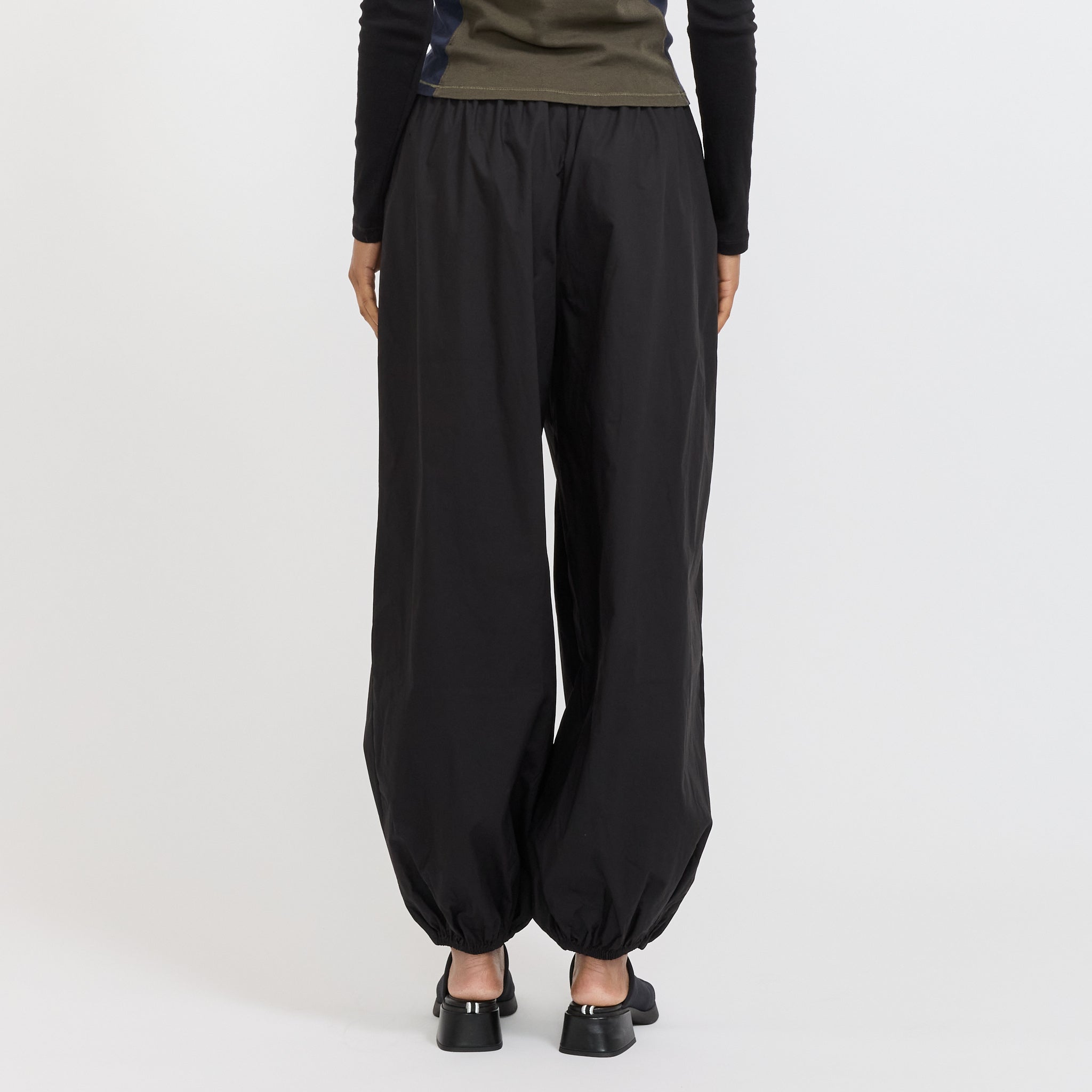 Yan Pants Black