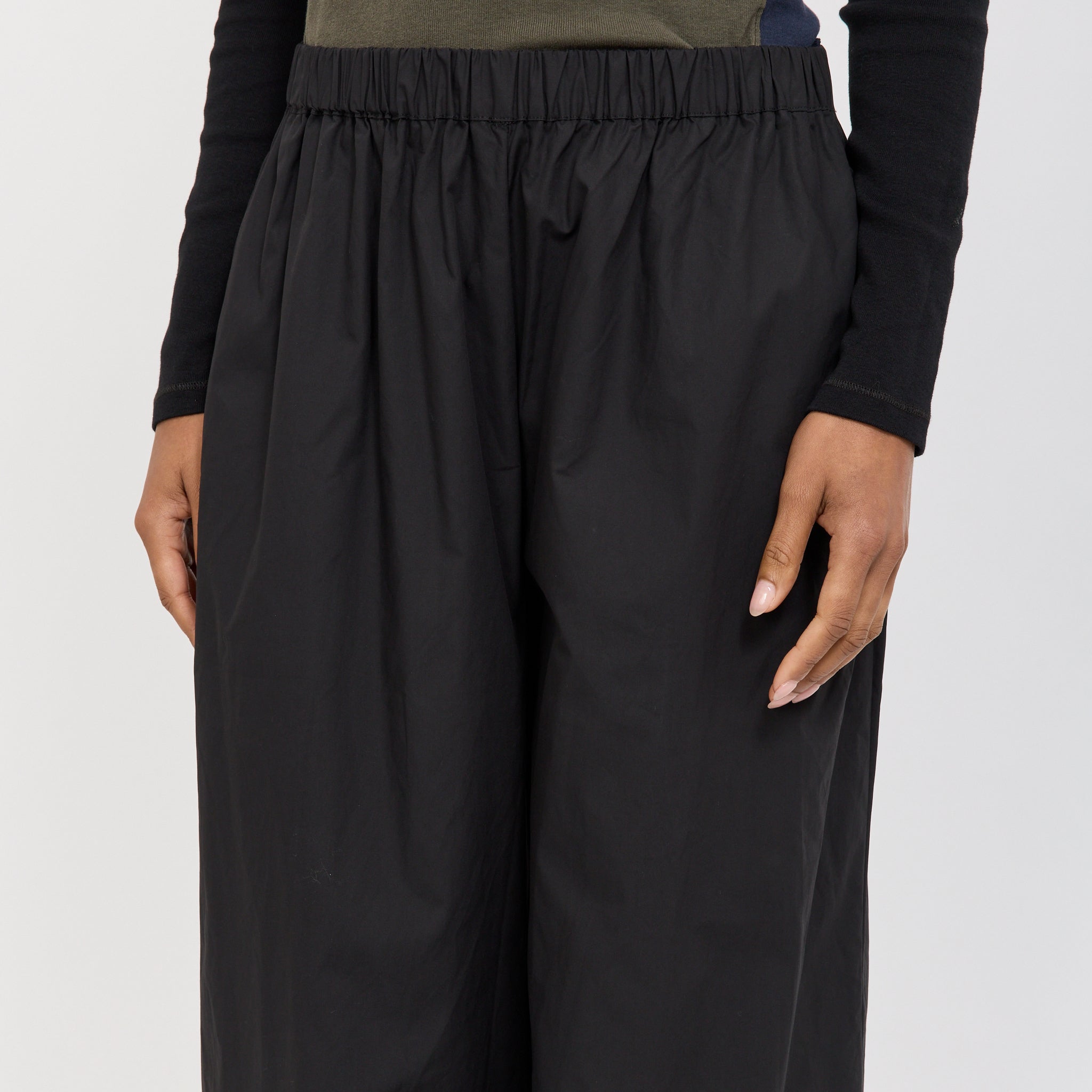 Yan Pants Black