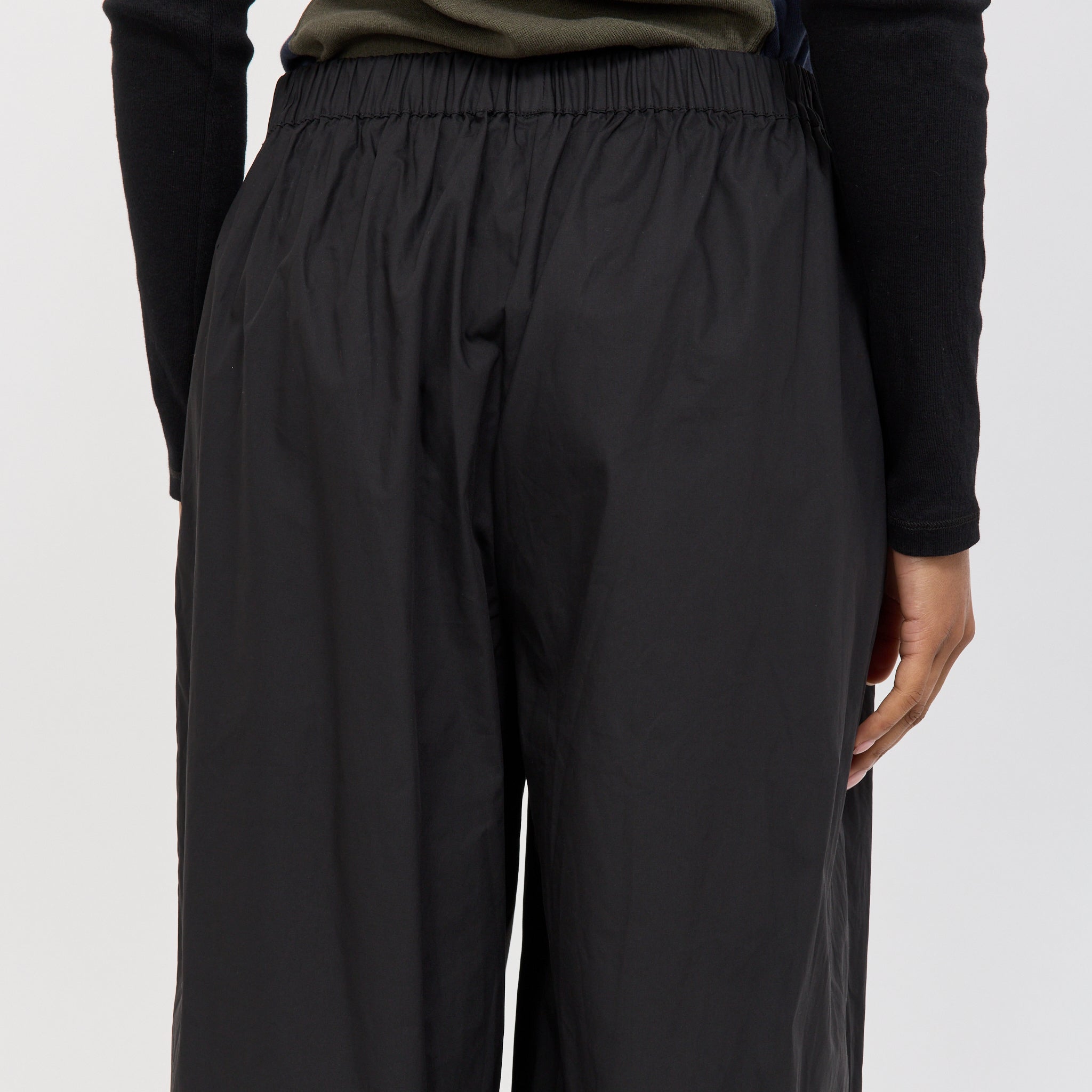 Yan Pants Black