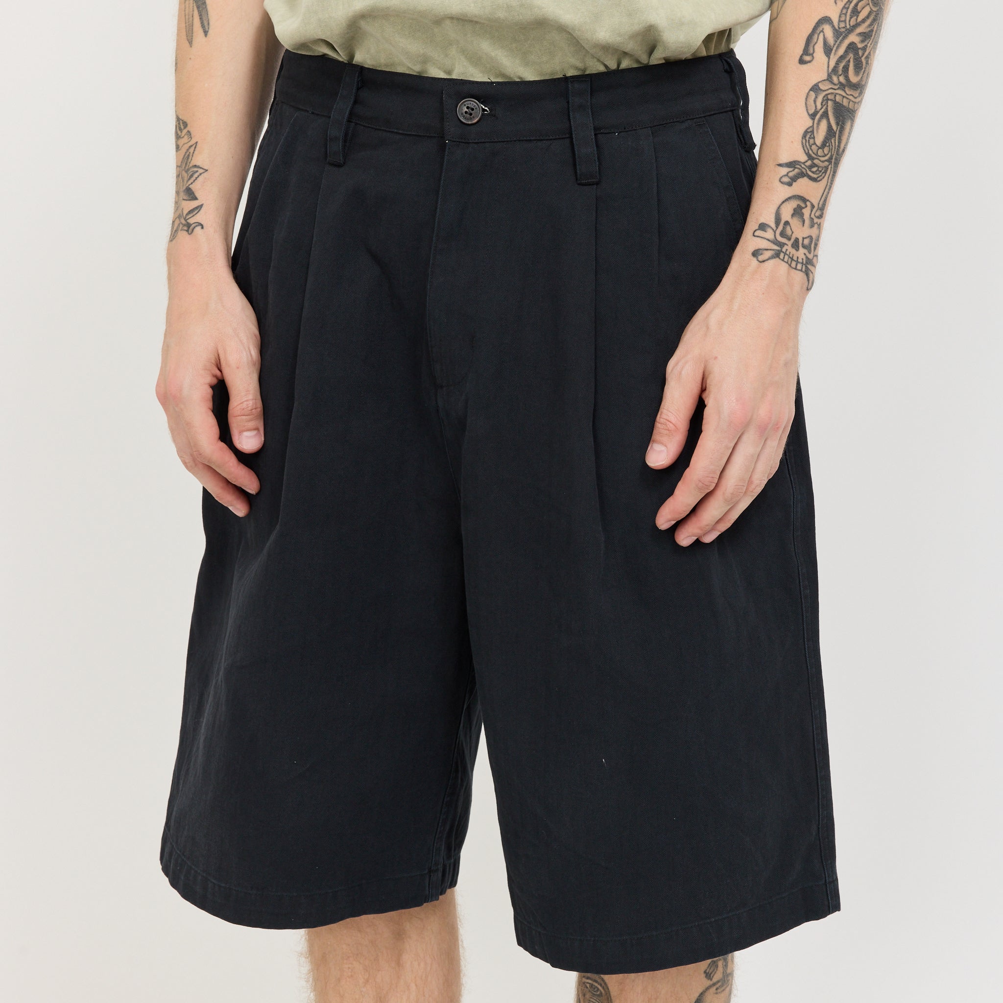 Pleated Shorts Washed Black