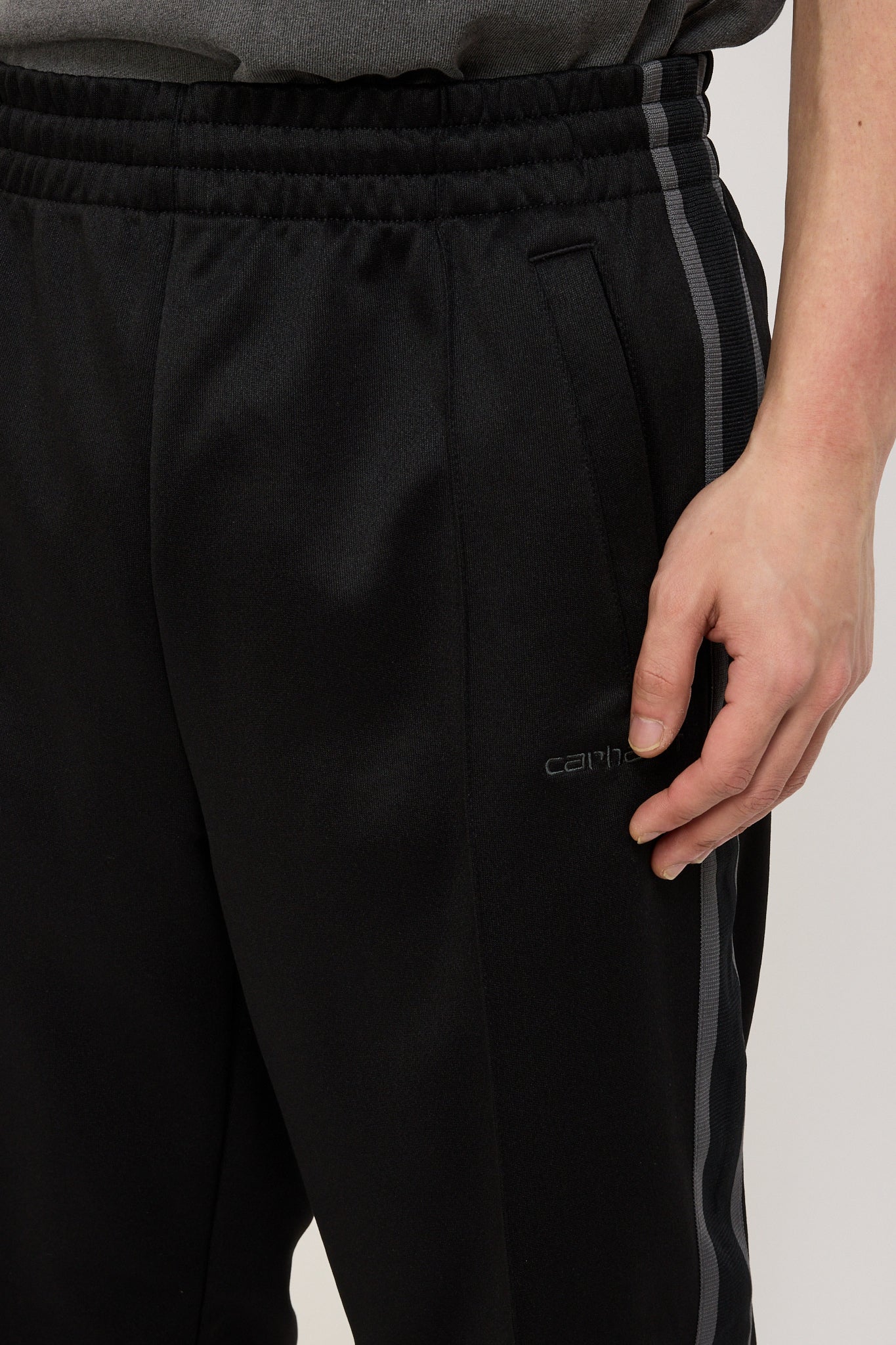 Carhartt WIP | Bolan Sweat Pant Black/Graphite | Maplestore