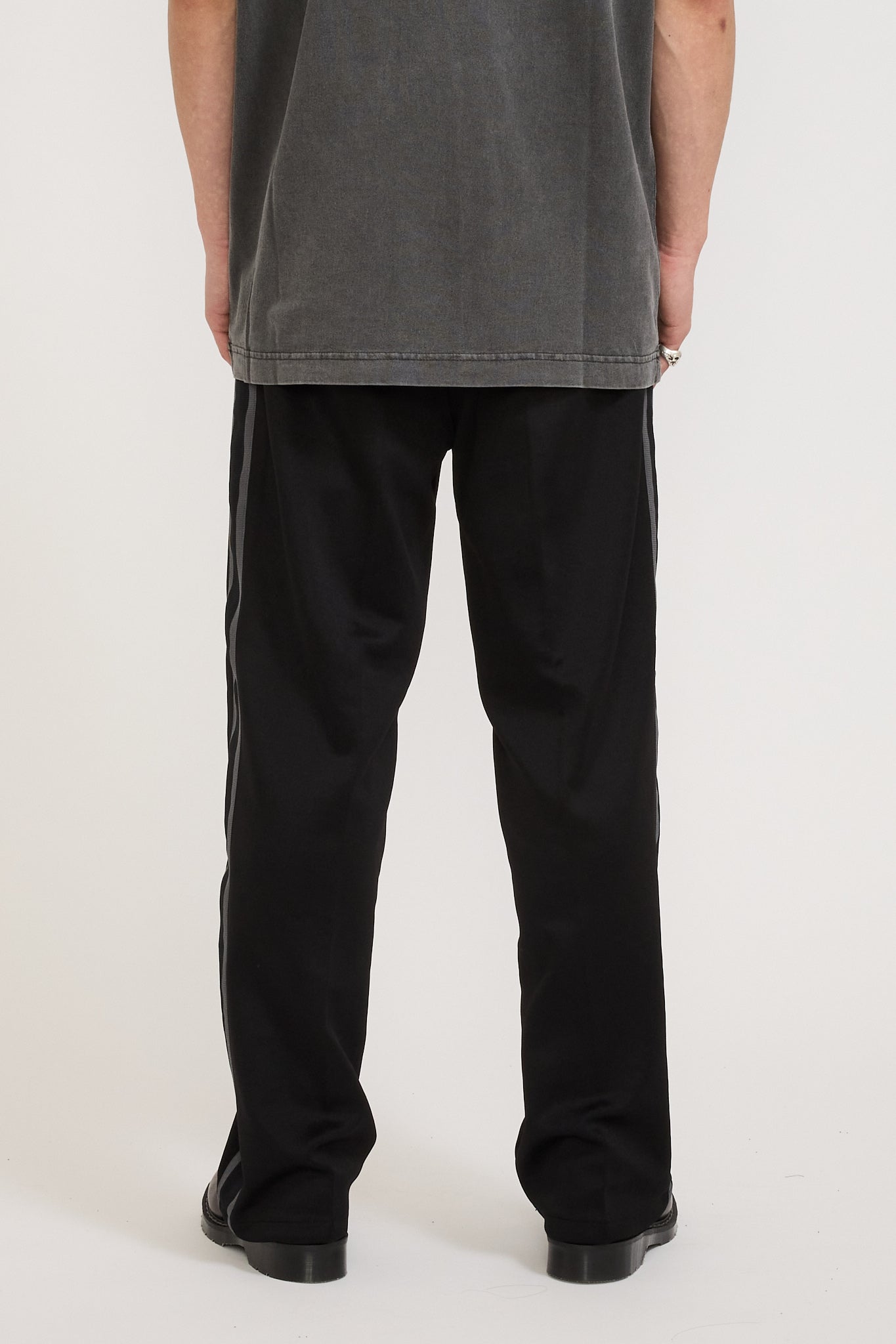 Carhartt WIP | Bolan Sweat Pant Black/Graphite | Maplestore