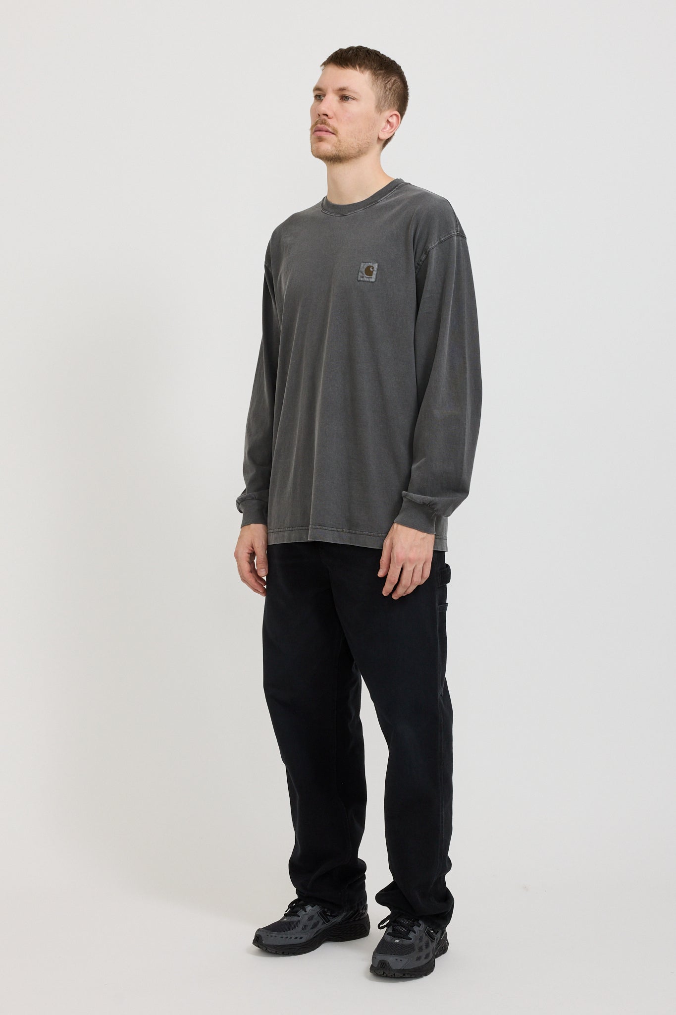 Carhartt WIP | L/S Nelson T-Shirt Graphite | Maplestore