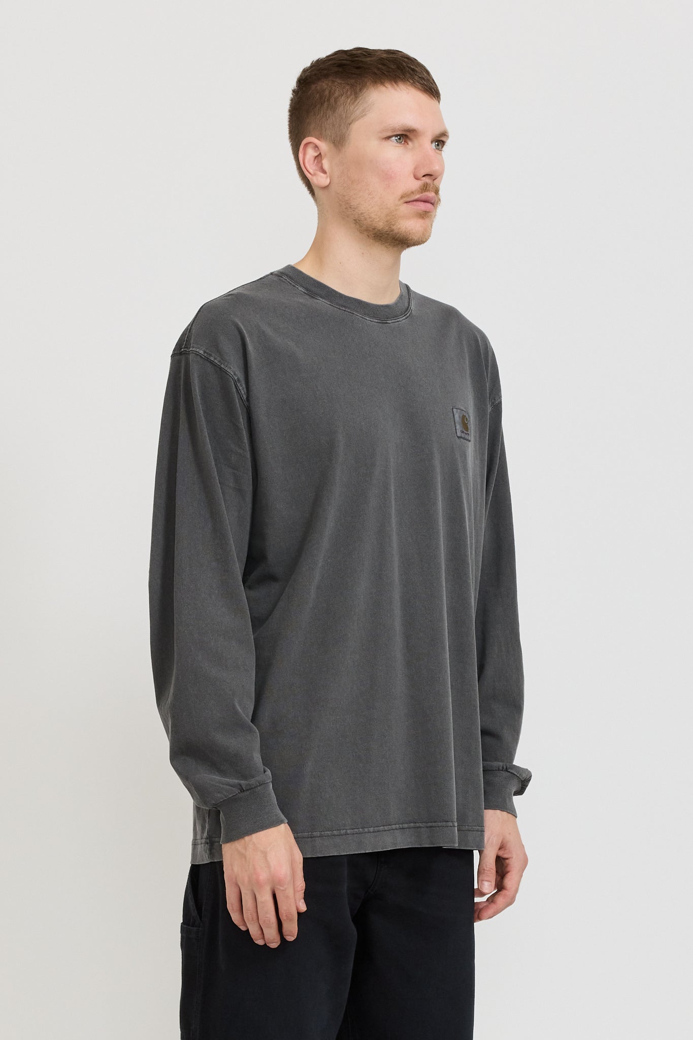 Carhartt WIP | L/S Nelson T-Shirt Graphite | Maplestore