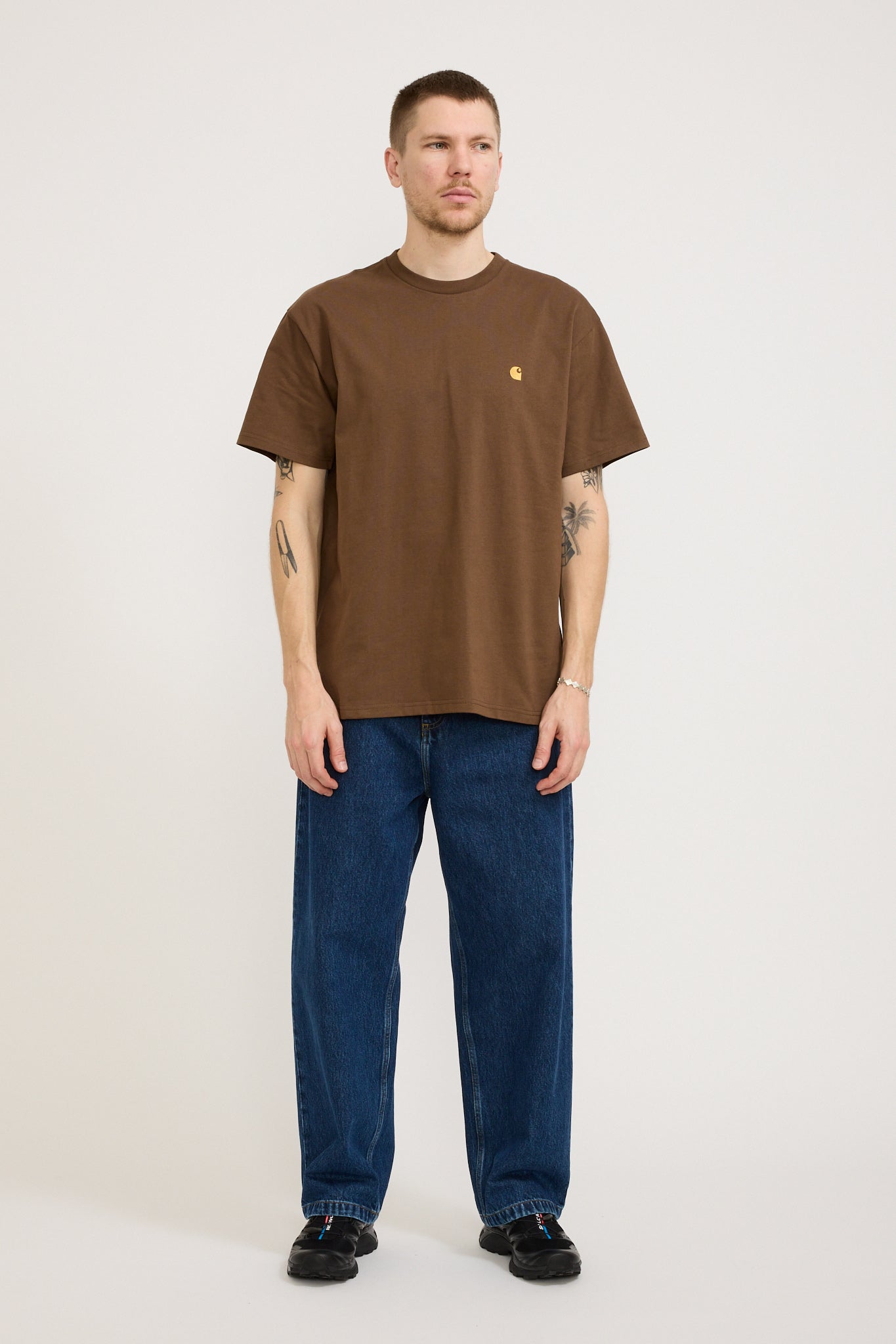 Carhartt WIP | S/S Chase T-Shirt Chocolate/Gold | Maplestore