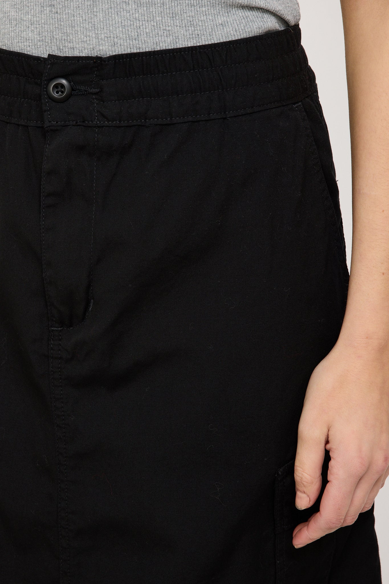 Carhartt WIP | Women's Jet Cargo Skirt Black | Maplestore