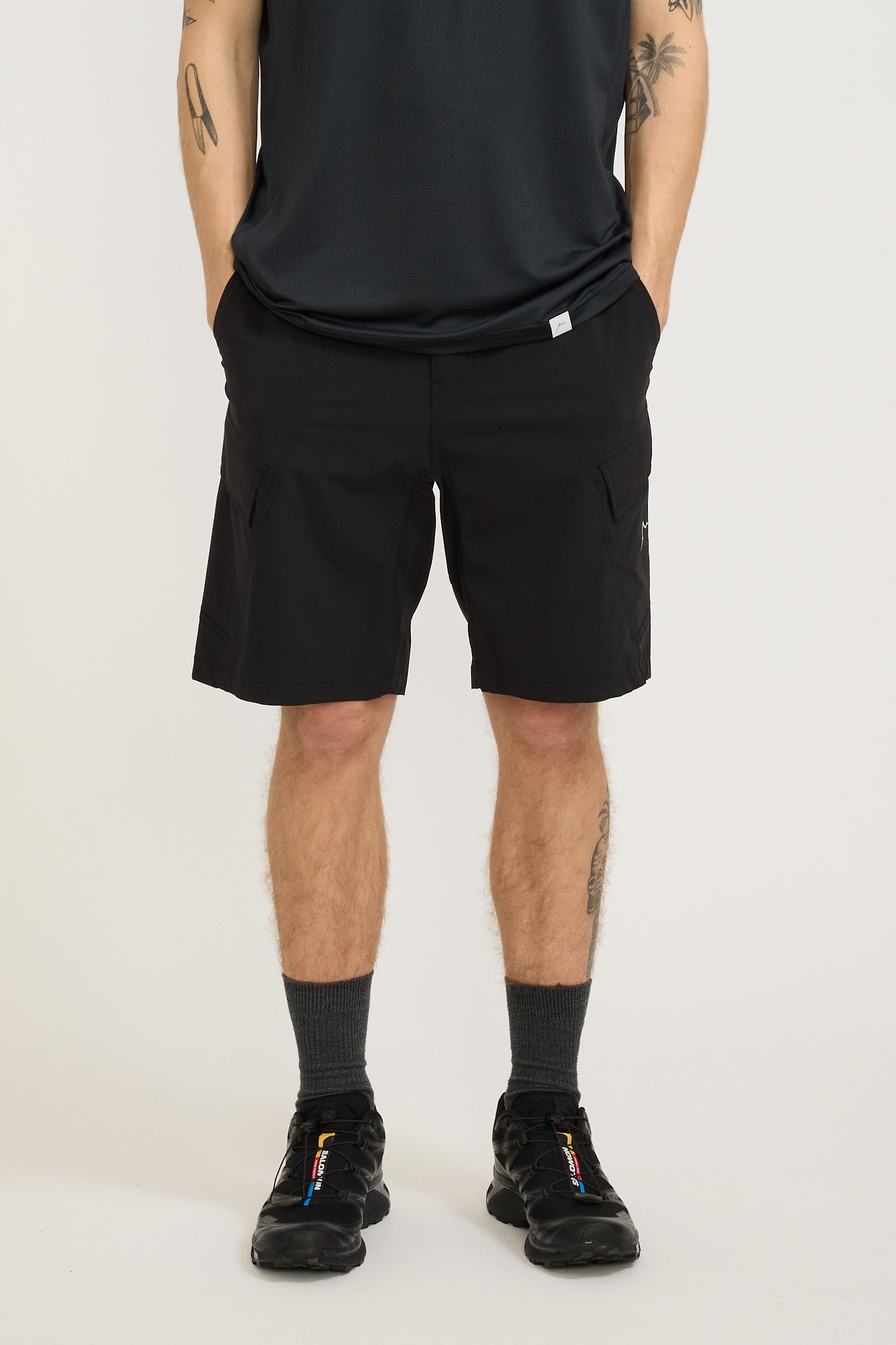 Cayl | Flap Cargo Shorts Black | Maplestore