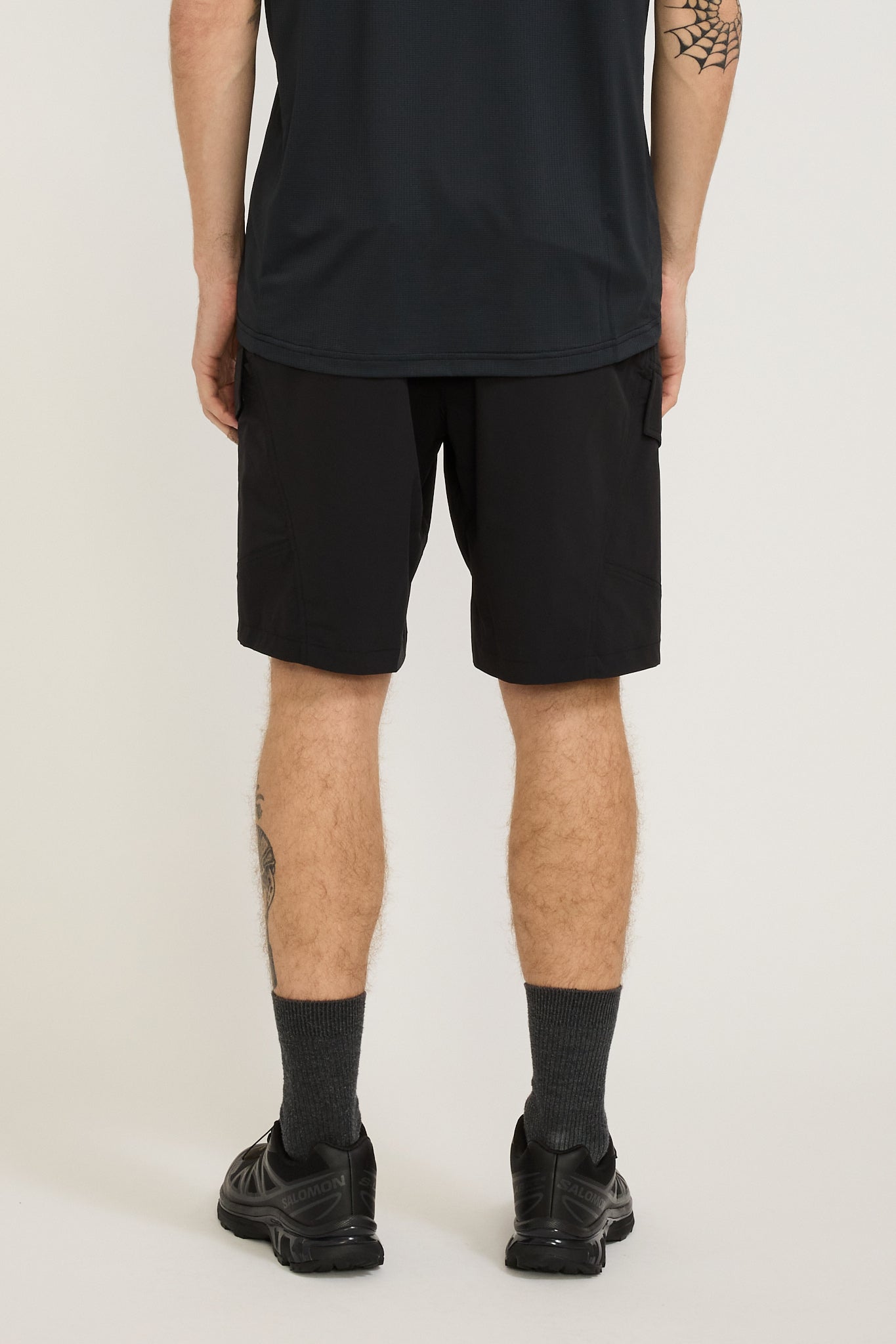 Cayl | Flap Cargo Shorts Black | Maplestore