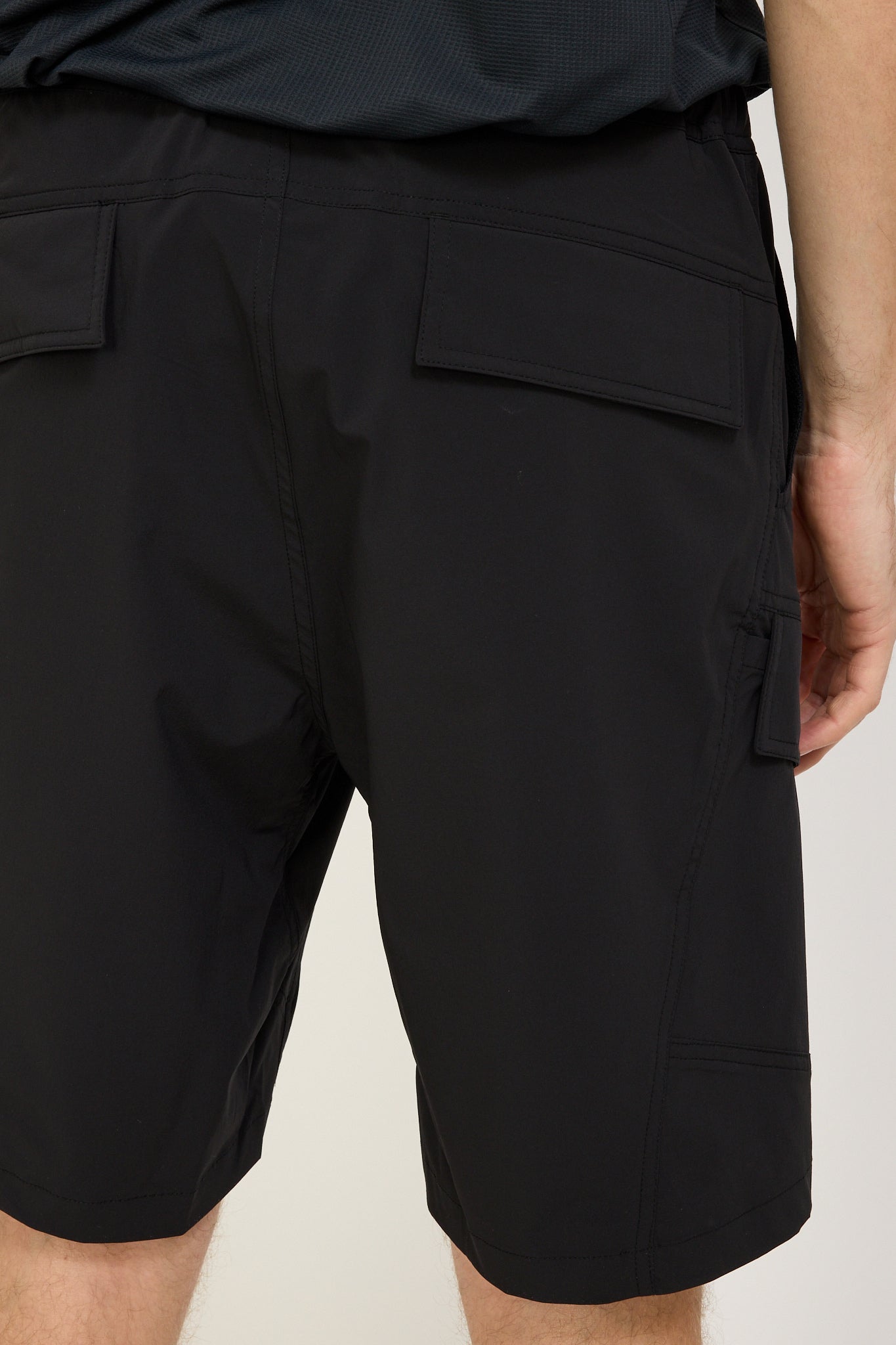 Cayl | Flap Cargo Shorts Black | Maplestore