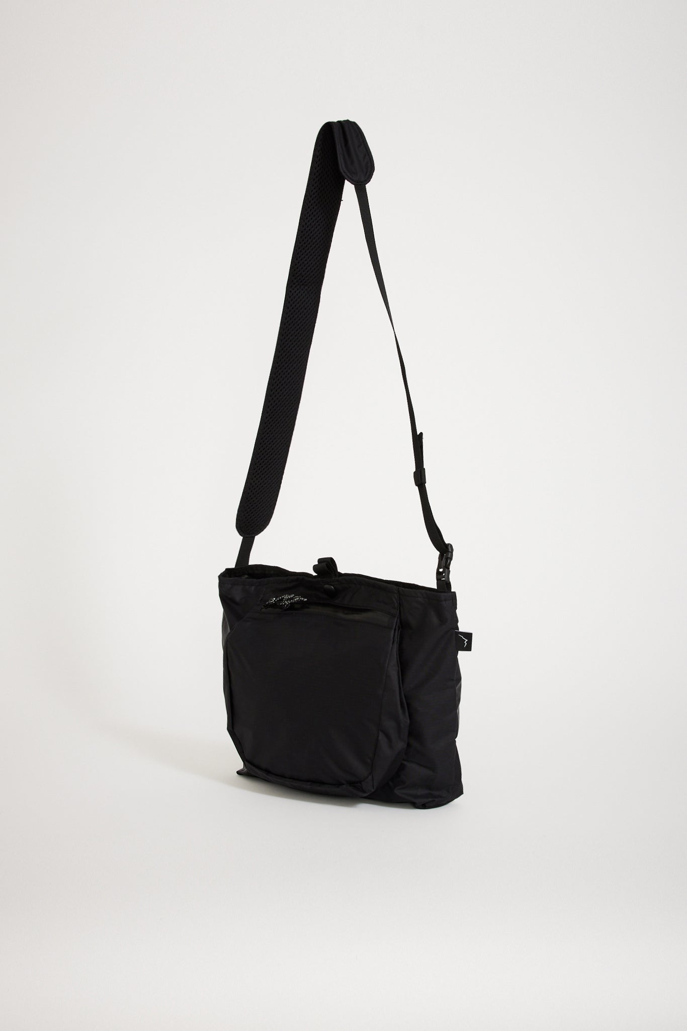 Cayl | Light Shoulder Bag Black | Maplestore